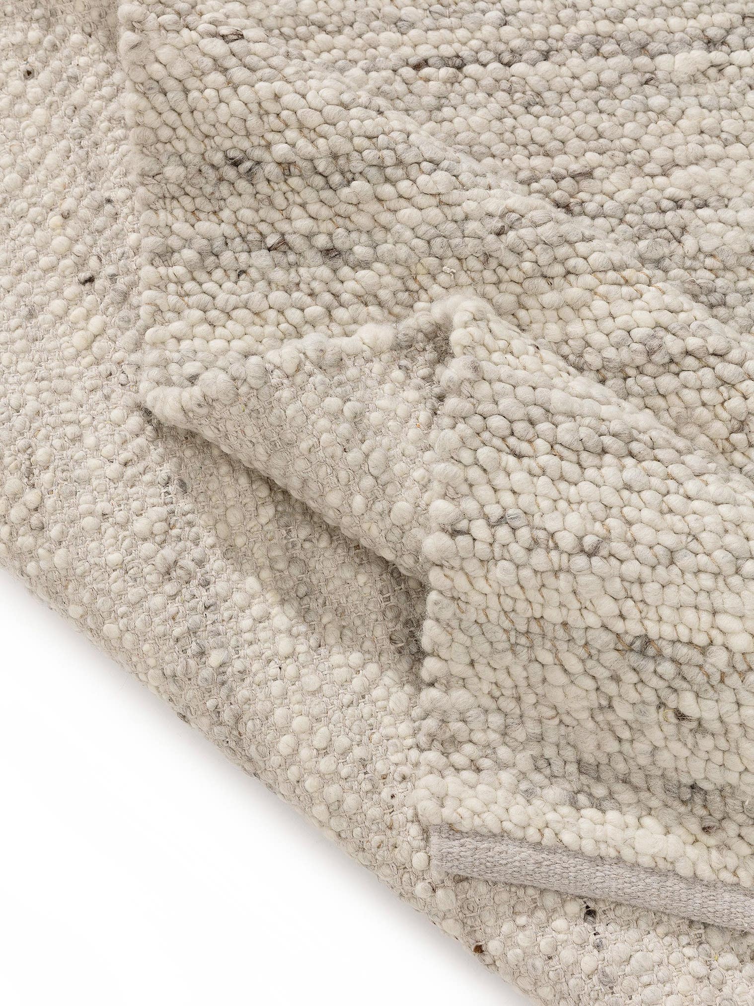 Tapis en 70% Laine, 30% Jute en Gris avec une pile de 11 - 20 mm de hauteur de benuta Pure