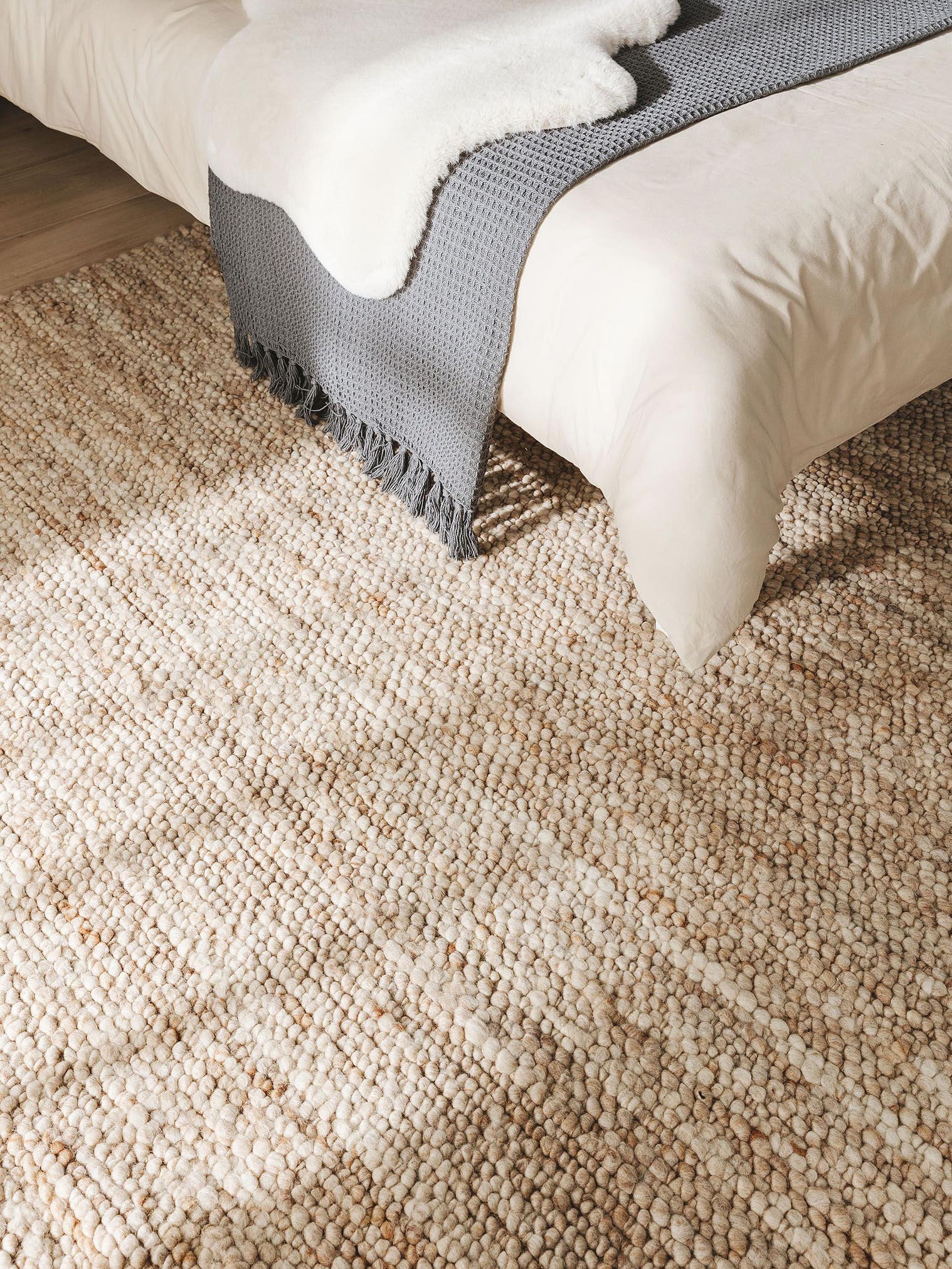 Tapis en 70% Laine, 30% Jute en Beige avec une pile de 11 - 20 mm de hauteur de benuta Pure