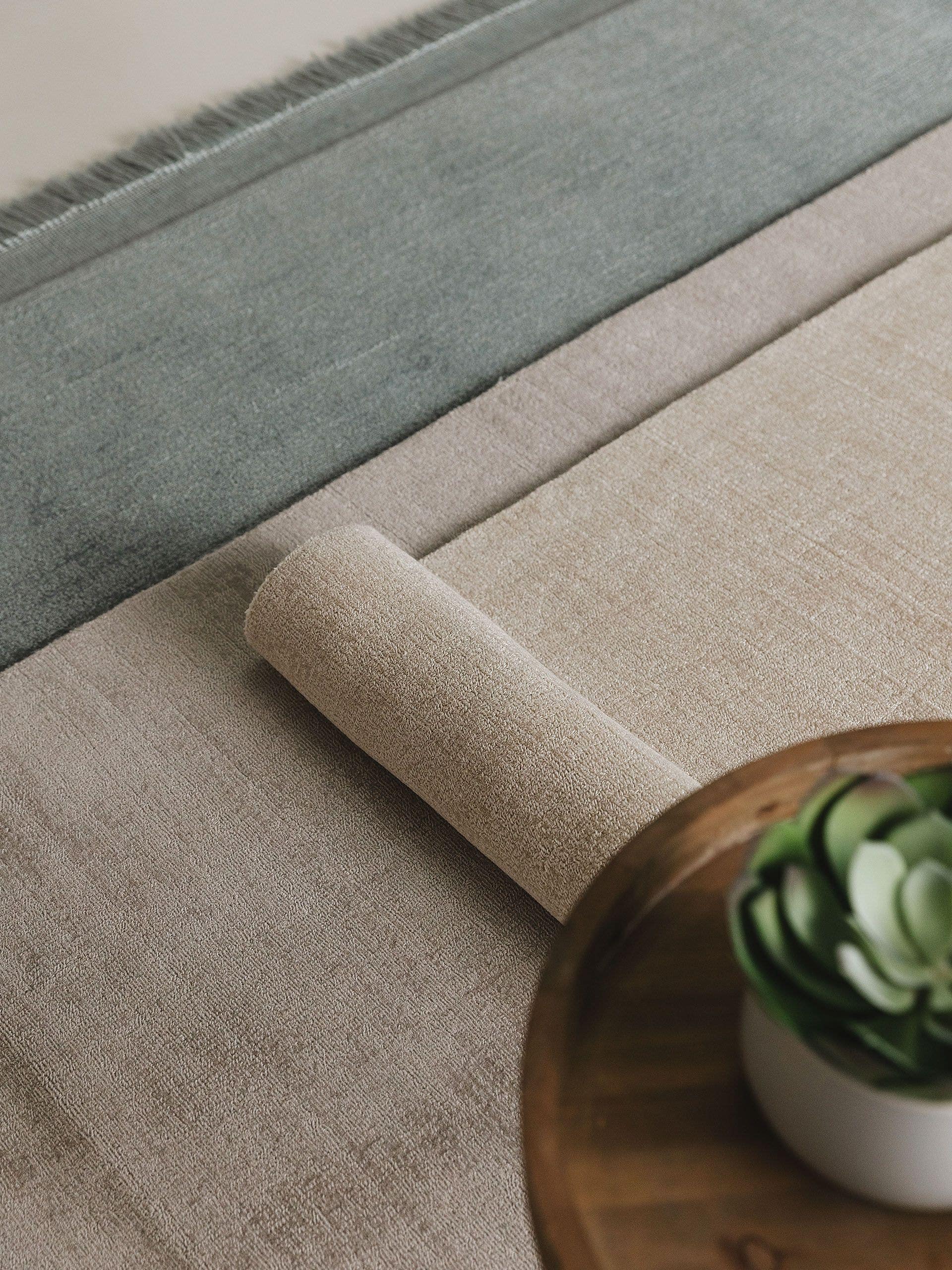 Rug made of 80% Polyester, 20% Cotton in Turquoise with a 6 - 10 mm high pile by benuta Pure