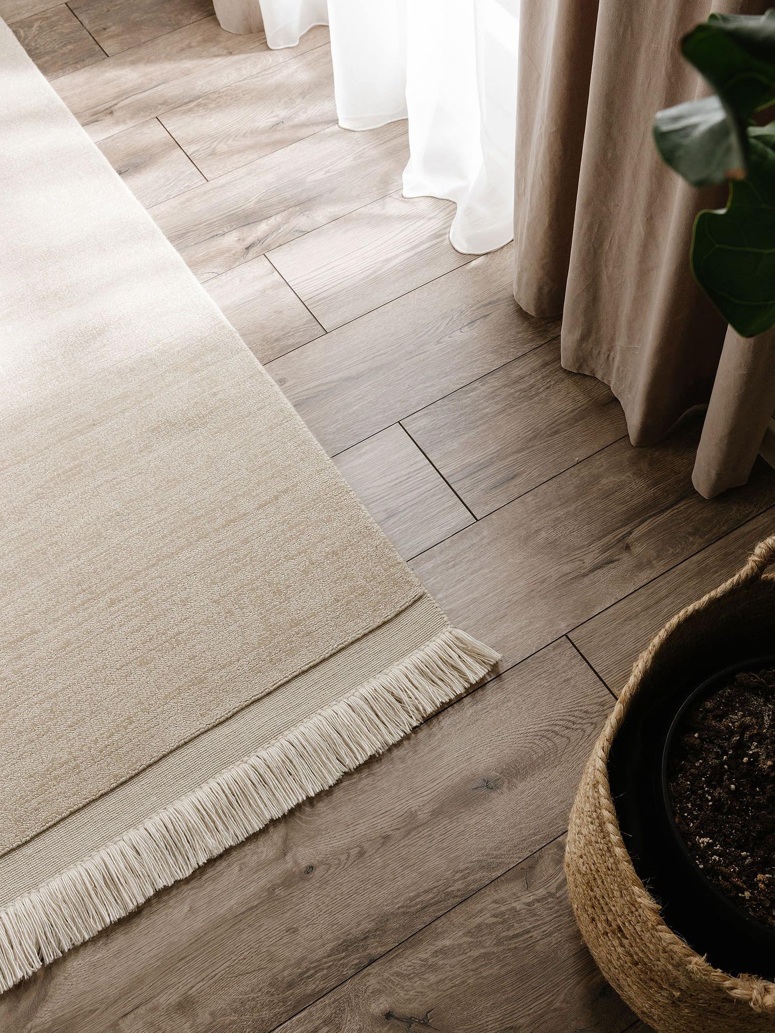 Teppich aus 80% Polyester, 20% Baumwolle in Beige mit 6 bis 10 mm hohem Flor von benuta Pure