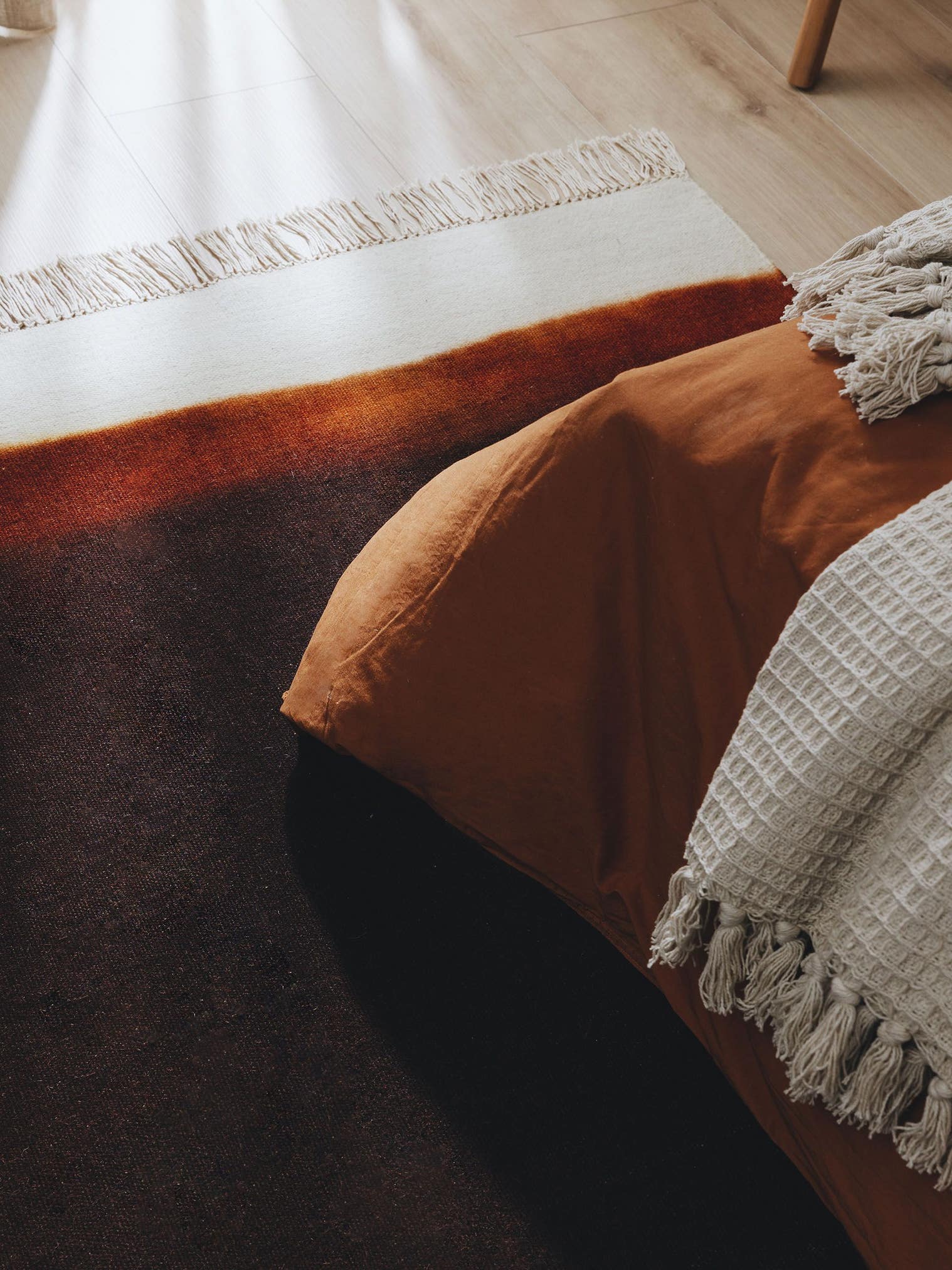 Tapis en 80% laine, 20% coton en Marron avec une pile de 1- 5 mm de hauteur de benuta Pop
