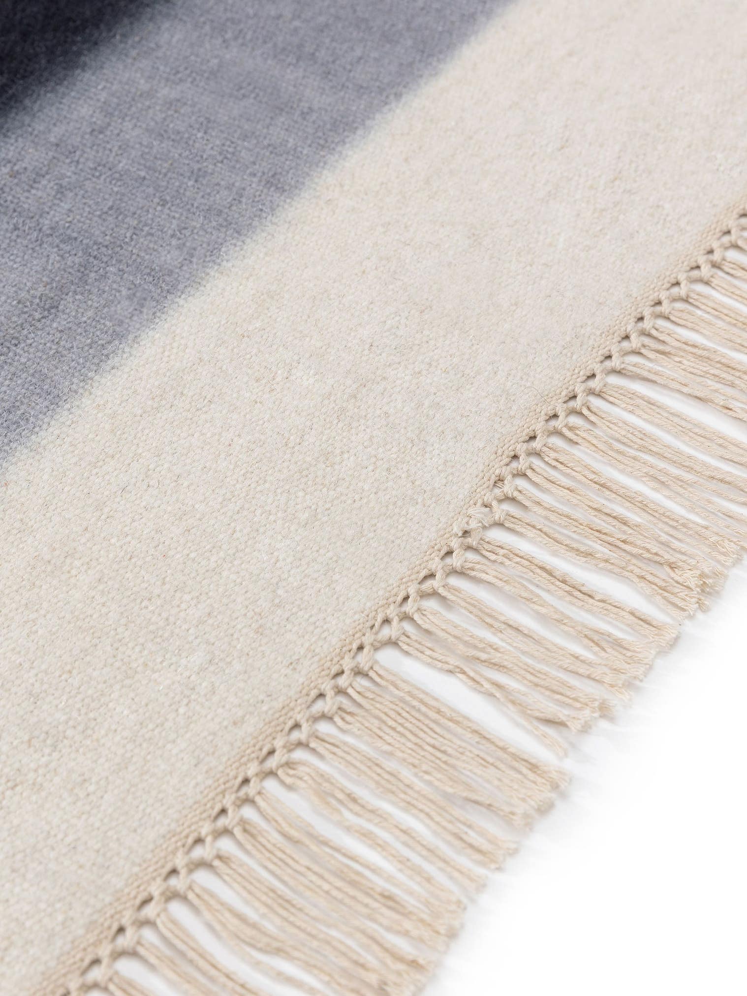 Teppich aus 80% Wolle, 20% Baumwolle in Blau mit bis 5 mm hohem Flor von benuta Pop