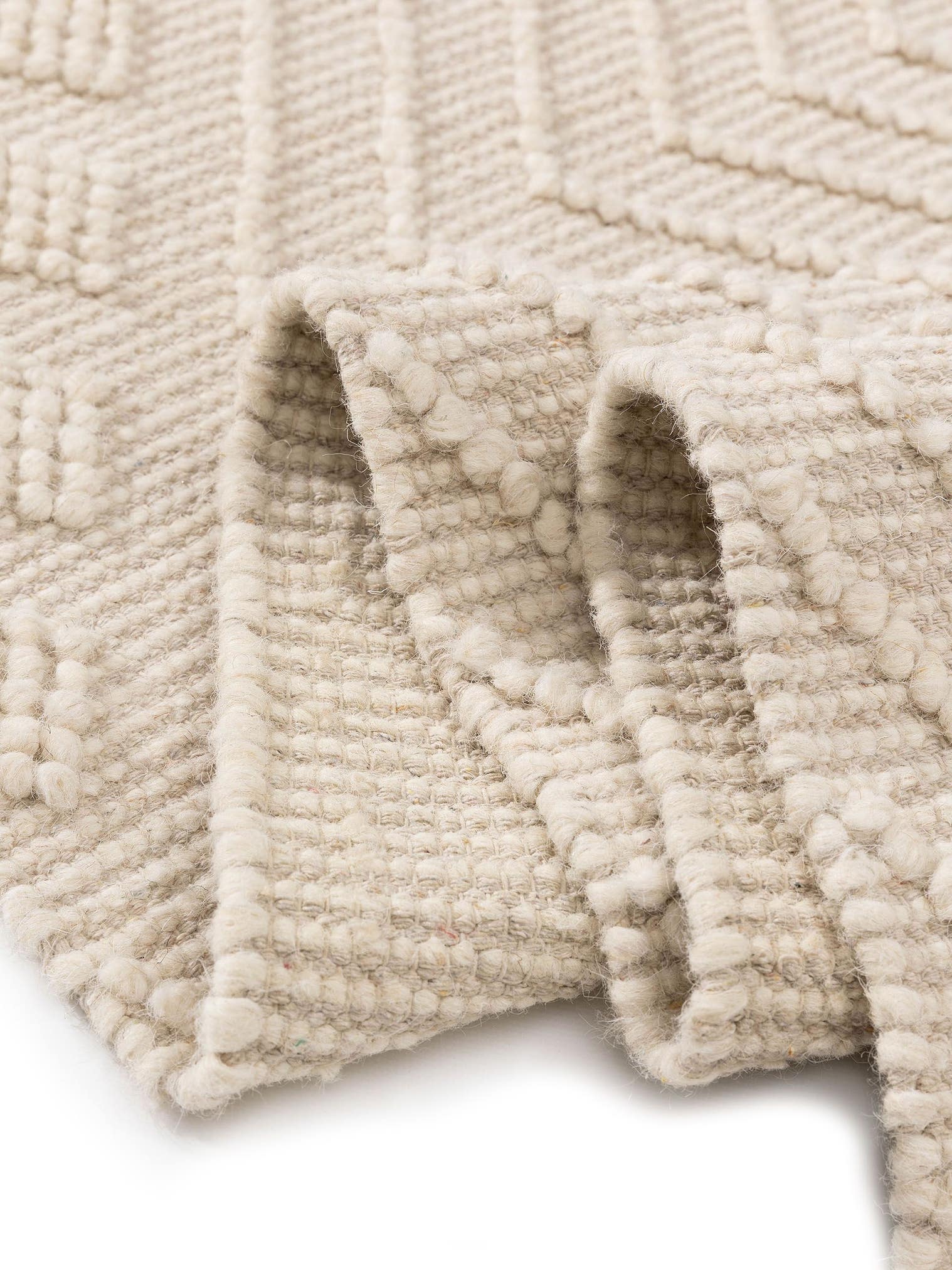 Matto 55% puuvillaa, 45% villaaa värissä Beige 11-20 mm korkealla nukalla merkiltä benuta Pure
