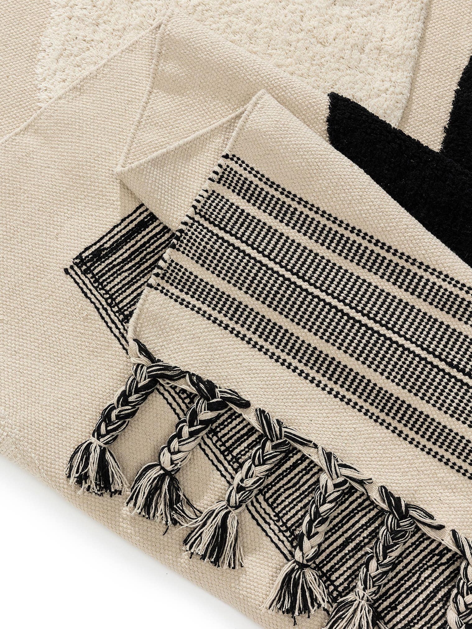 Rug made of 100% Cotton in Black/White with a 1- 5 mm high pile by benuta Pop