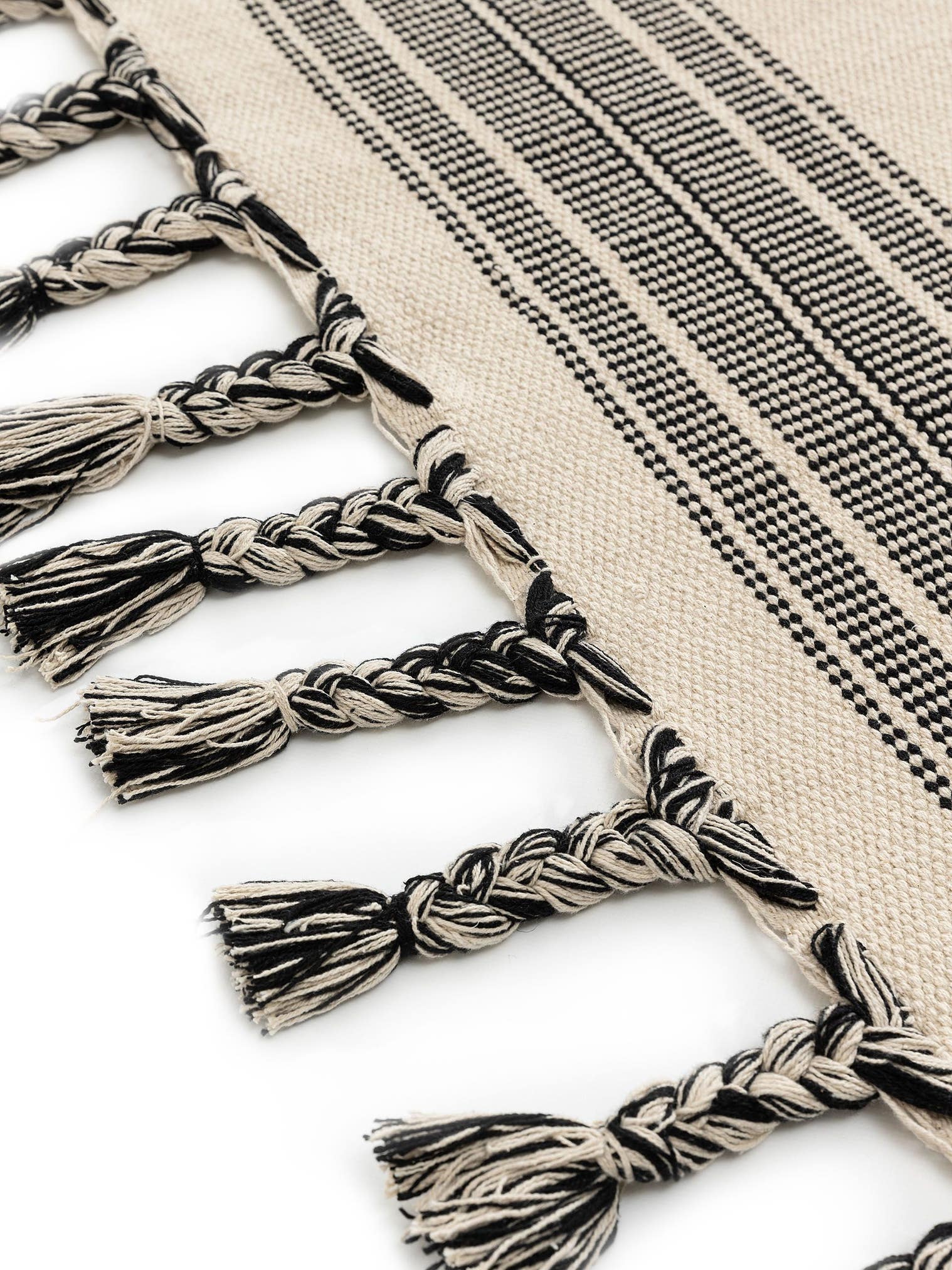 Rug made of 100% Cotton in Black/White with a 1- 5 mm high pile by benuta Pop