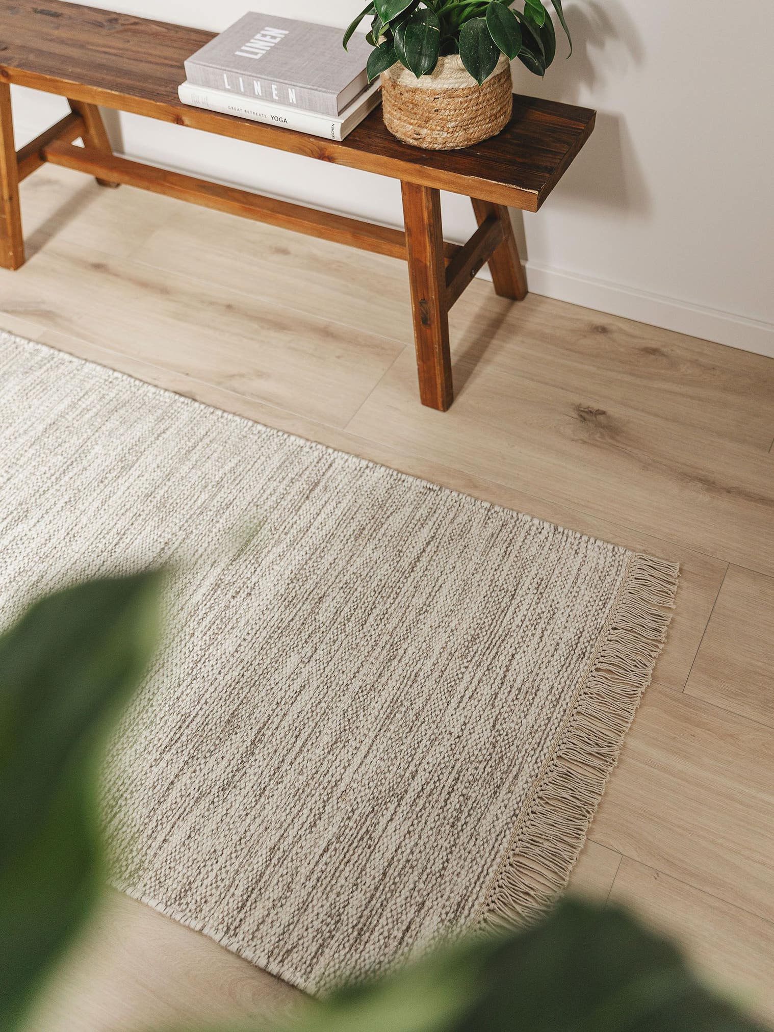 Teppich aus 80% Wolle, 20% Baumwolle in Beige mit bis 5 mm hohem Flor von benuta Pure