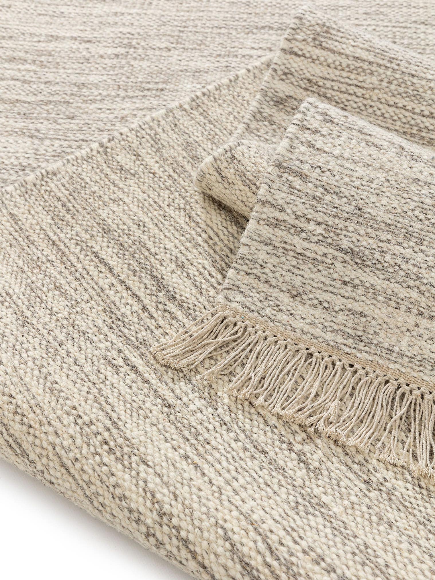 Teppich aus 80% Wolle, 20% Baumwolle in Beige mit bis 5 mm hohem Flor von benuta Pure
