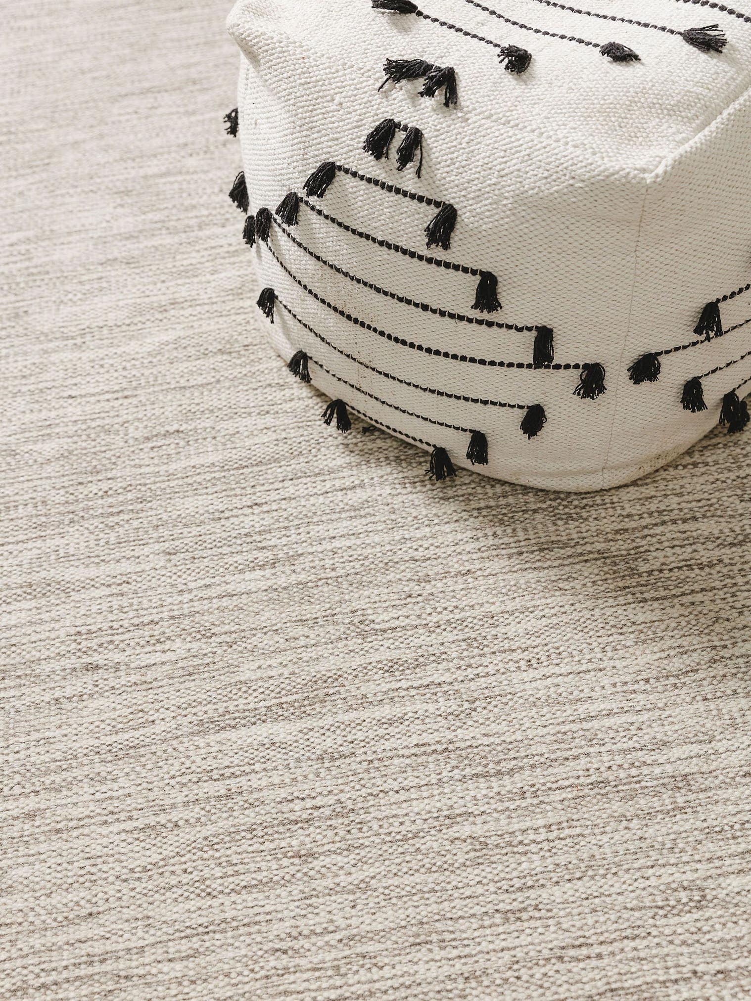 Teppich aus 80% Wolle, 20% Baumwolle in Beige mit bis 5 mm hohem Flor von benuta Pure