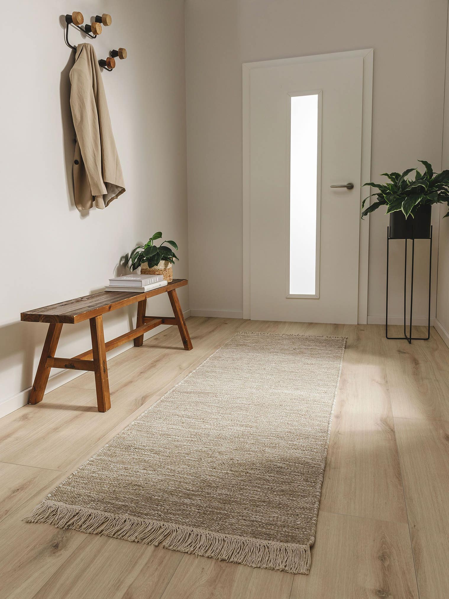 Teppich aus 80% Wolle, 20% Baumwolle in Taupe mit bis 5 mm hohem Flor von benuta Pure
