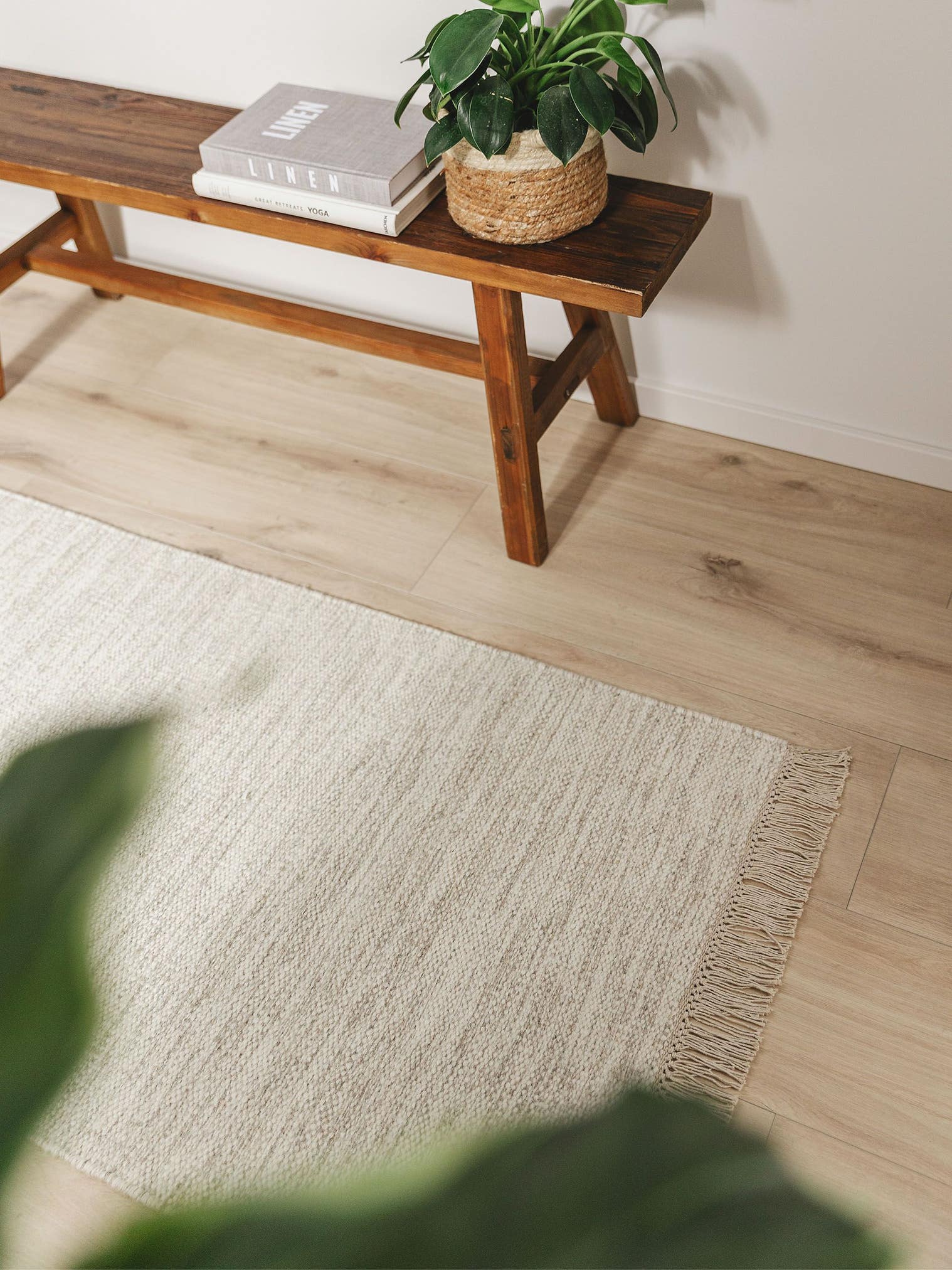 Teppich aus 80% Wolle, 20% Baumwolle in Beige mit bis 5 mm hohem Flor von benuta Pure