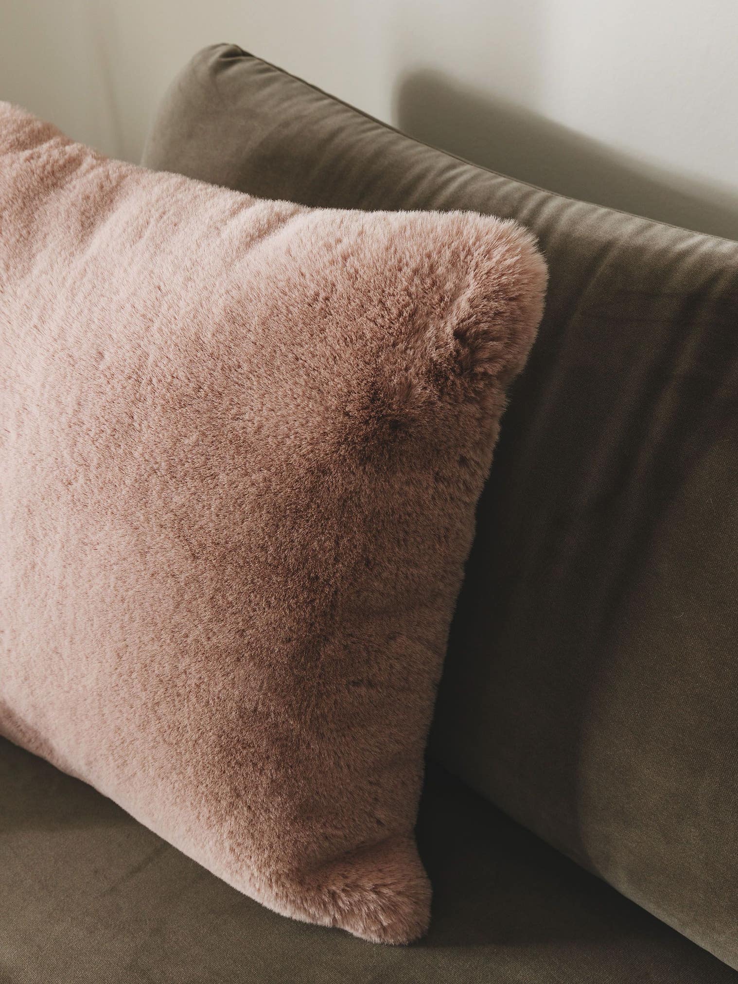 Putevar Dave Rosa i Uni-design laget av 100 % polyester fra benuta Nest