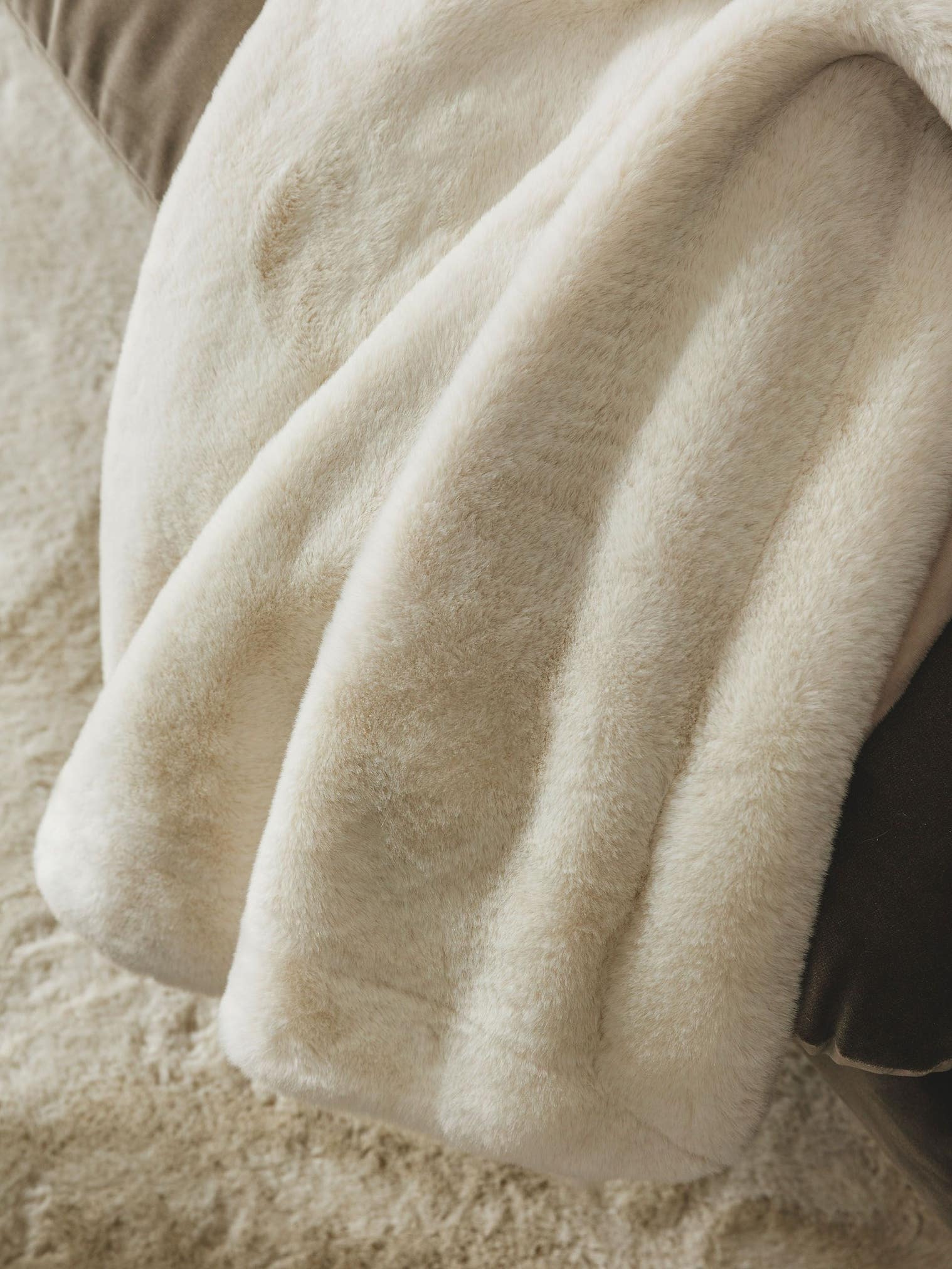 Pläd Dave Creme med Uni-design i 100% Polyester från benuta Nest
