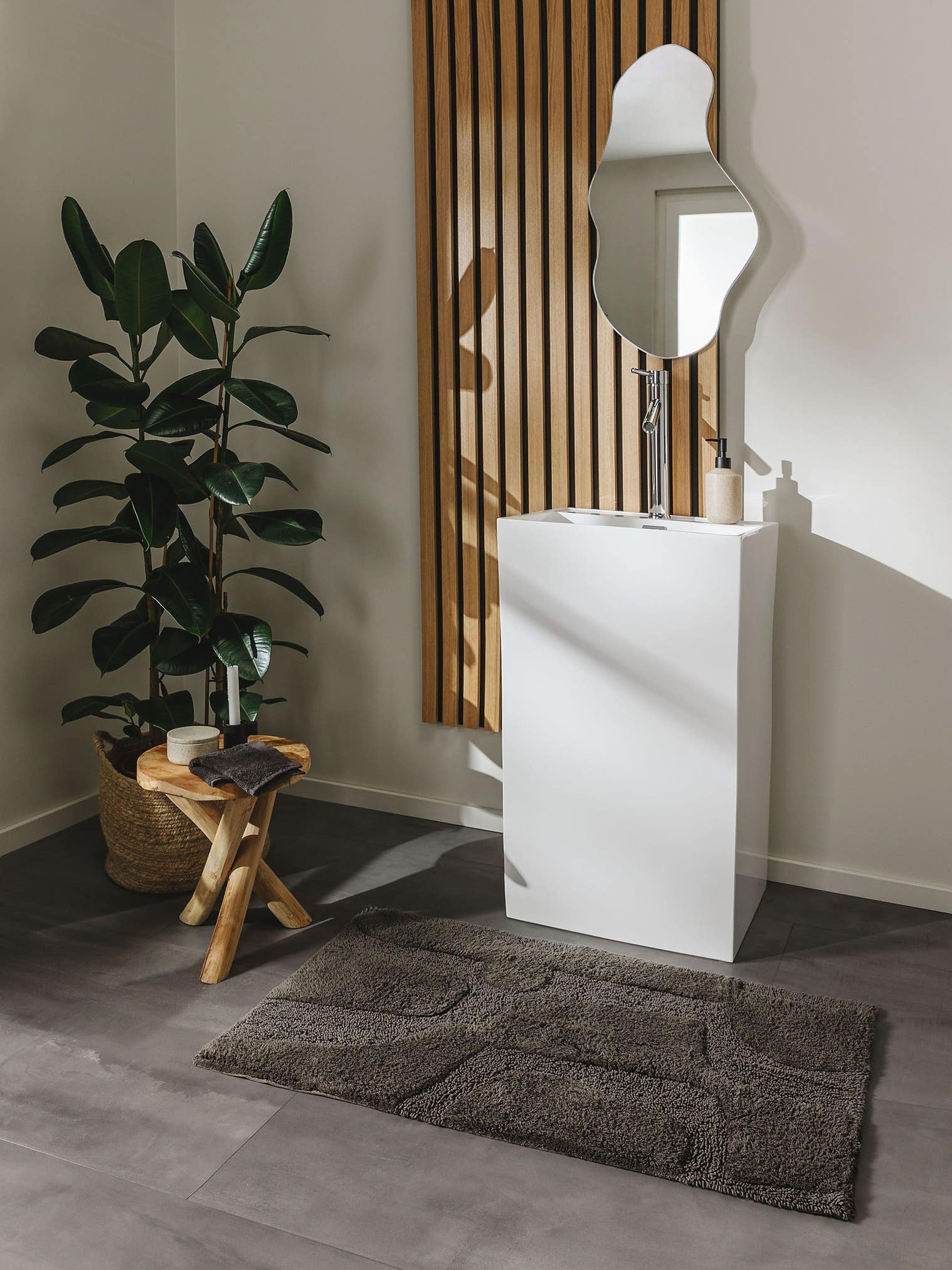 Teppich aus 100% Baumwolle in Grau mit 6 bis 10 mm hohem Flor von benuta Nest