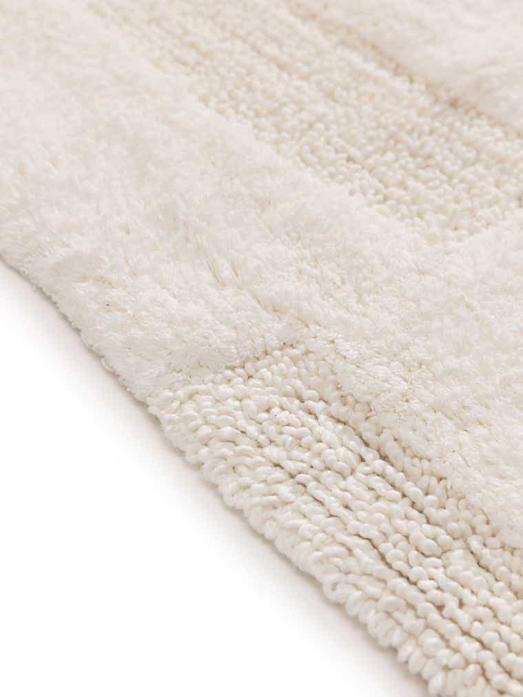 Rug made of 100% Cotton in White with a 6 - 10 mm high pile by benuta Nest