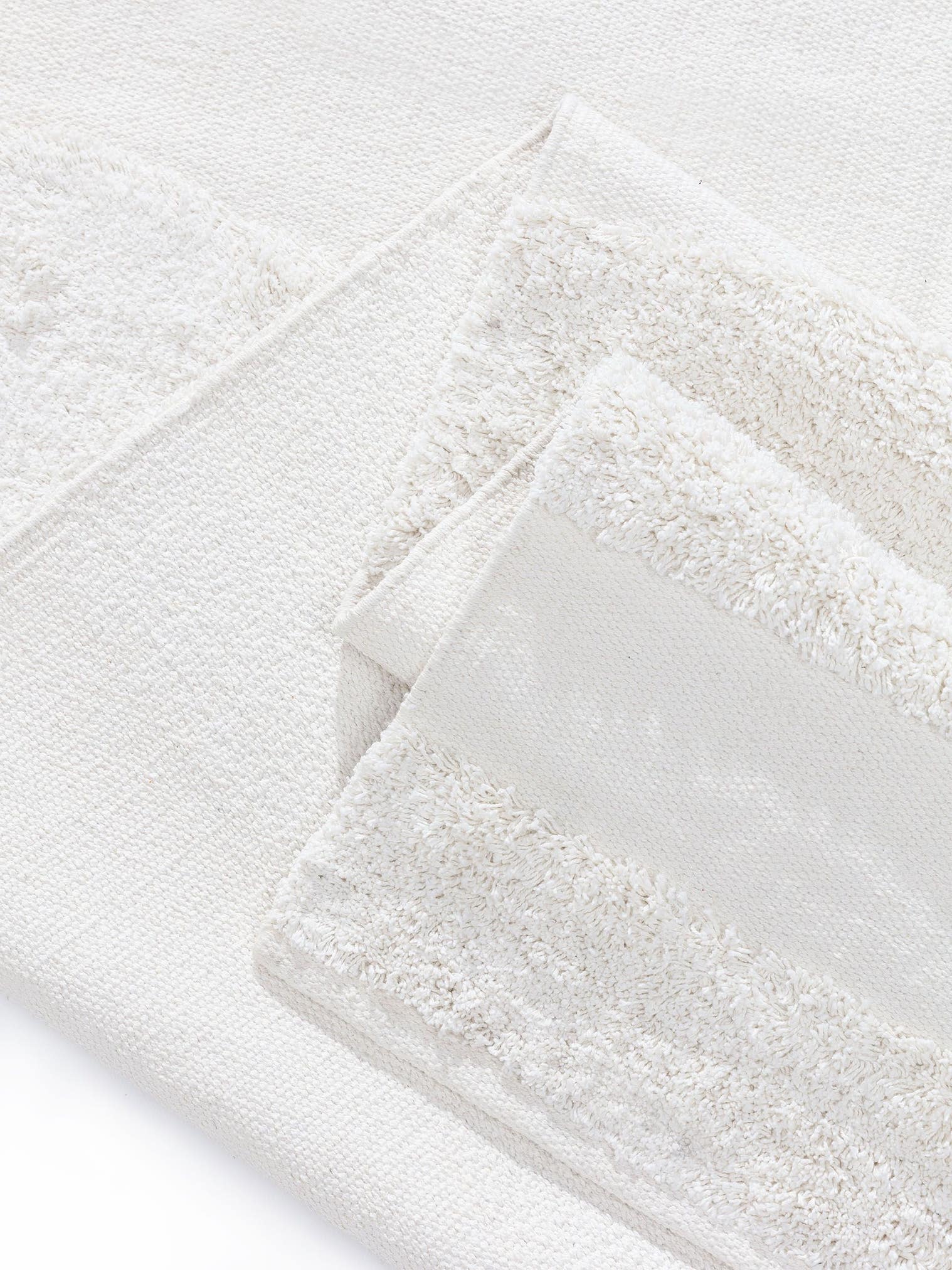 Teppich aus 100% Baumwolle (organic) in Beige mit 6 bis 10 mm hohem Flor von benuta Pop