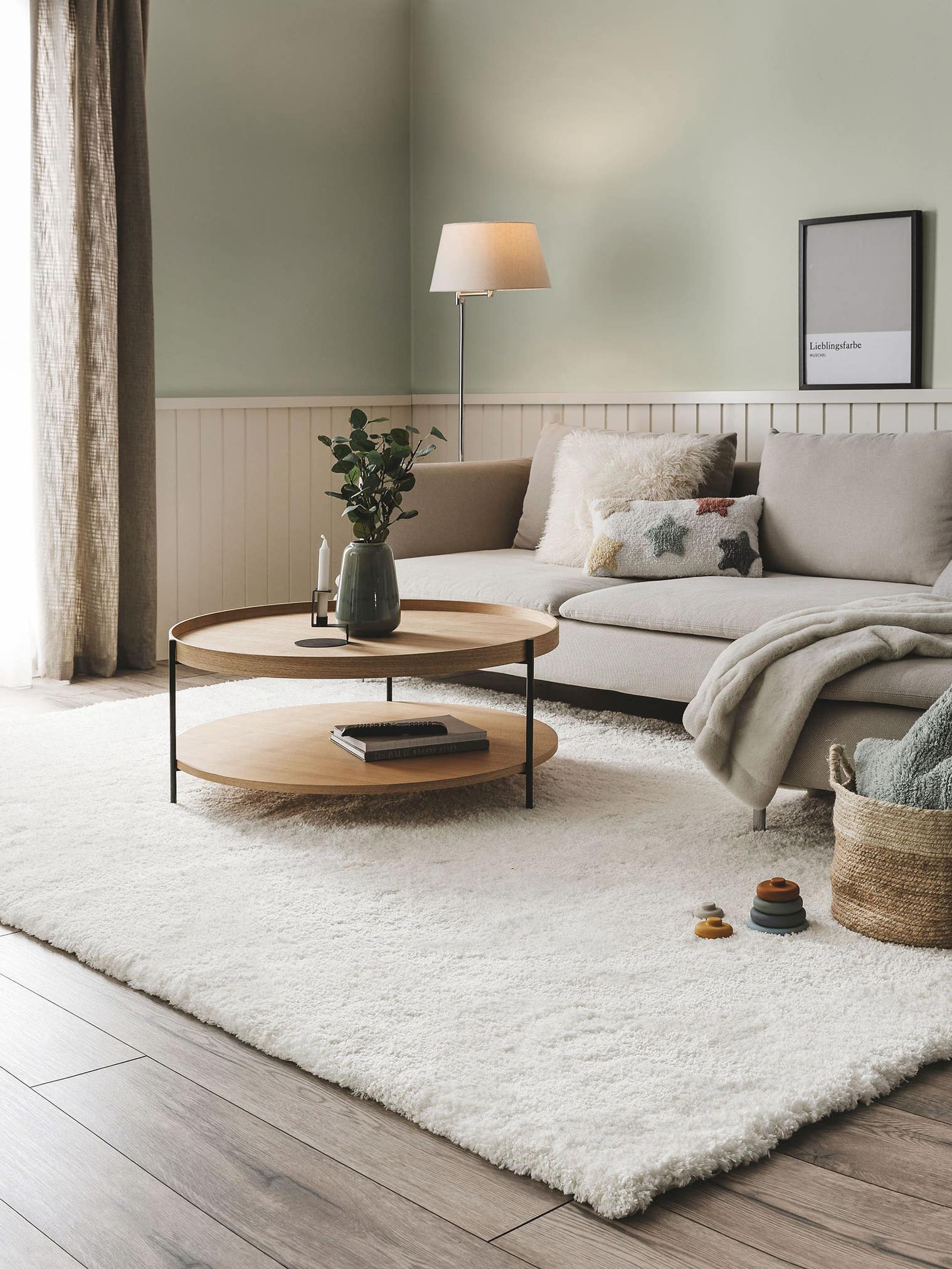 Matta av 100% Polyester i Vit med 31 - 40 mm hög lugg från benuta Nest