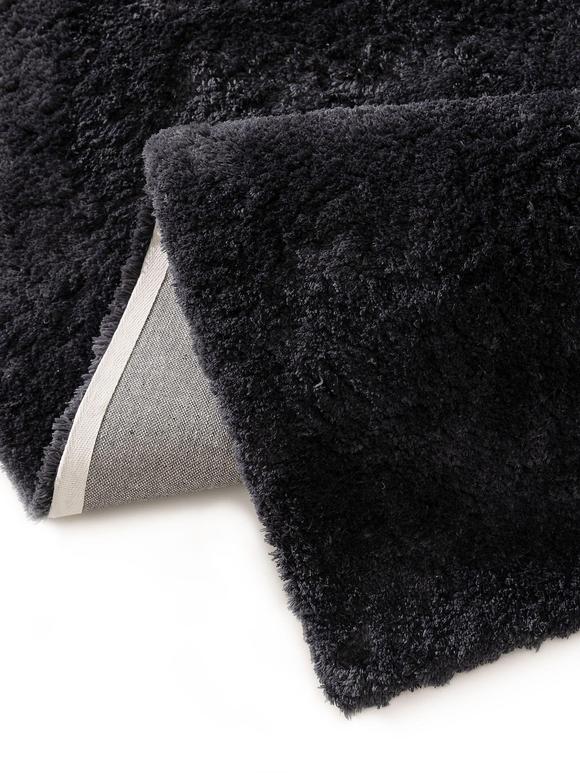 Matta av 100% Polyester i Grå med 31 - 40 mm hög lugg från benuta Nest