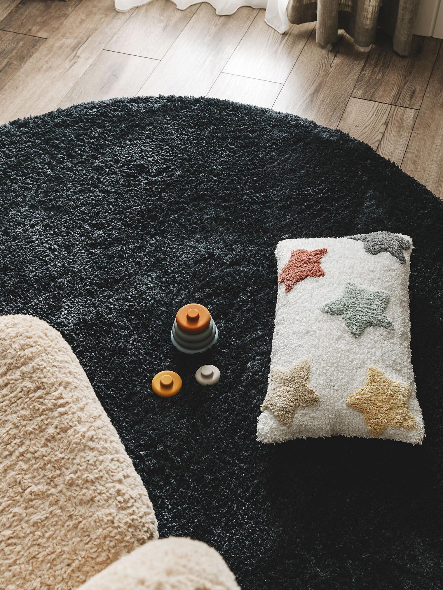 Teppich aus 100% Polyester in Grau mit 31 bis 40 mm hohem Flor von benuta Nest
