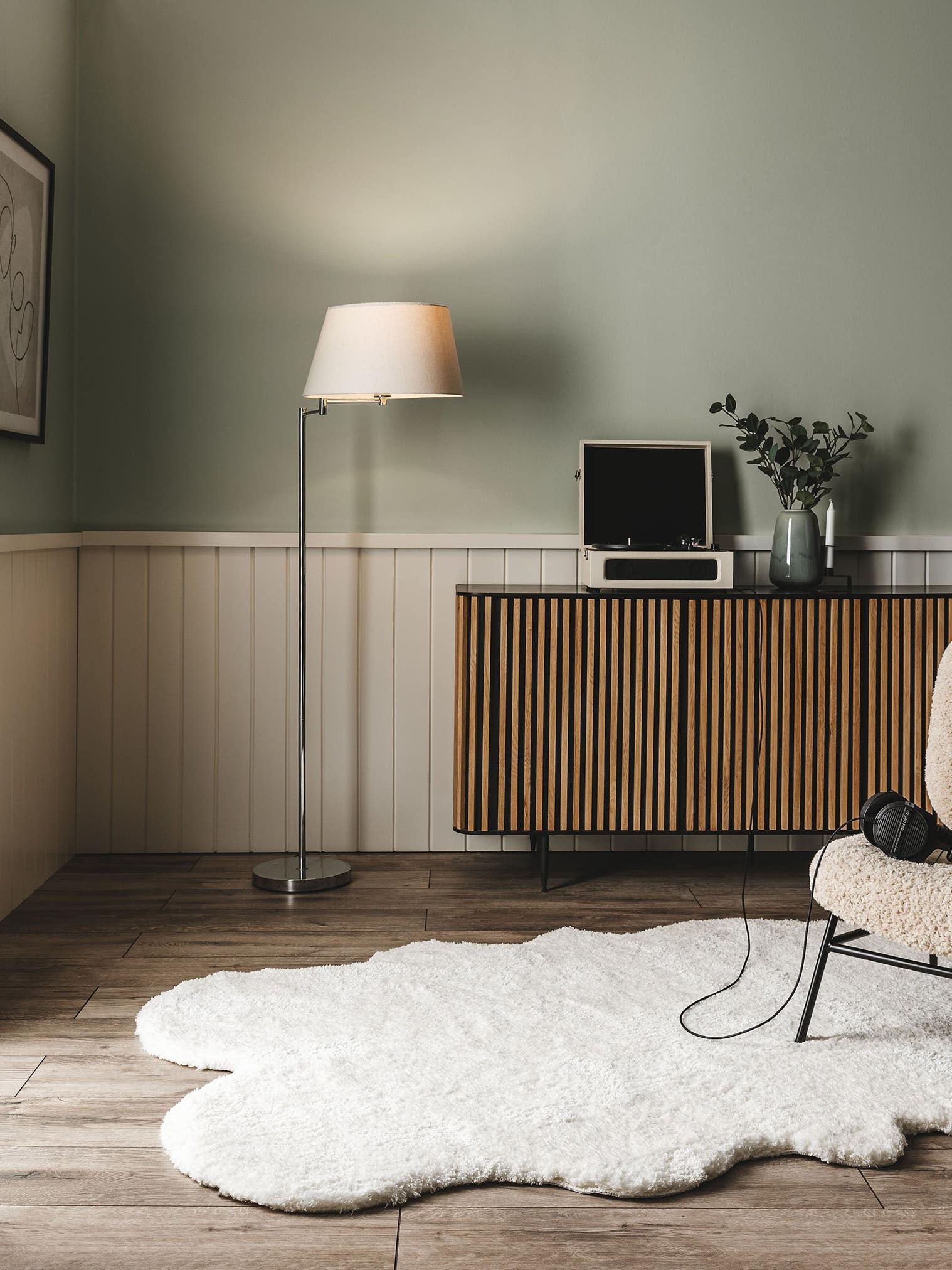 Rug made of 100% Polyester in White with a 31 - 40 mm high pile by benuta Nest
