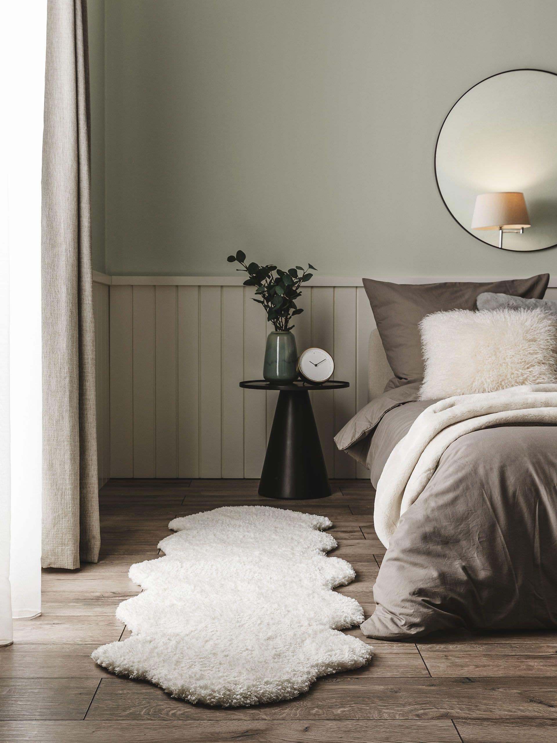 Rug made of 100% Polyester in White with a 31 - 40 mm high pile by benuta Nest