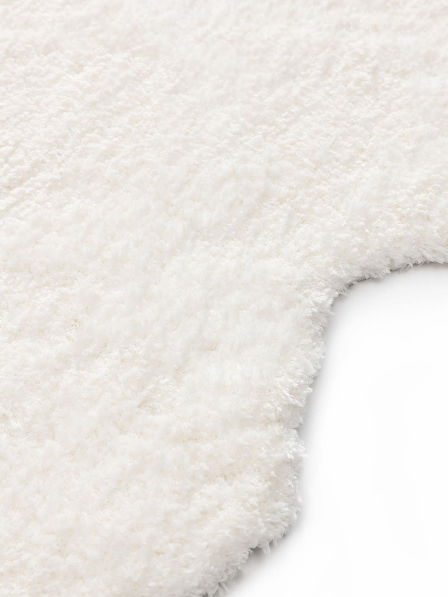 Teppich aus 100% Polyester in Weiß mit 31 bis 40 mm hohem Flor von benuta Nest