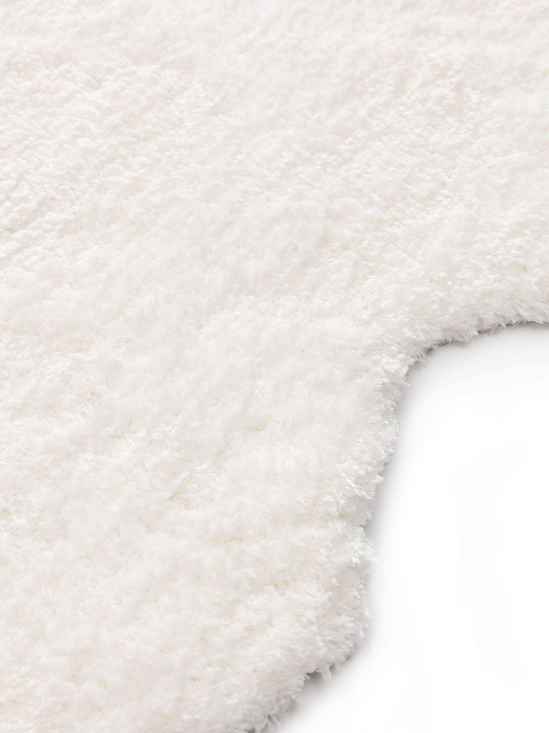 Rug made of 100% Polyester in White with a 31 - 40 mm high pile by benuta Nest