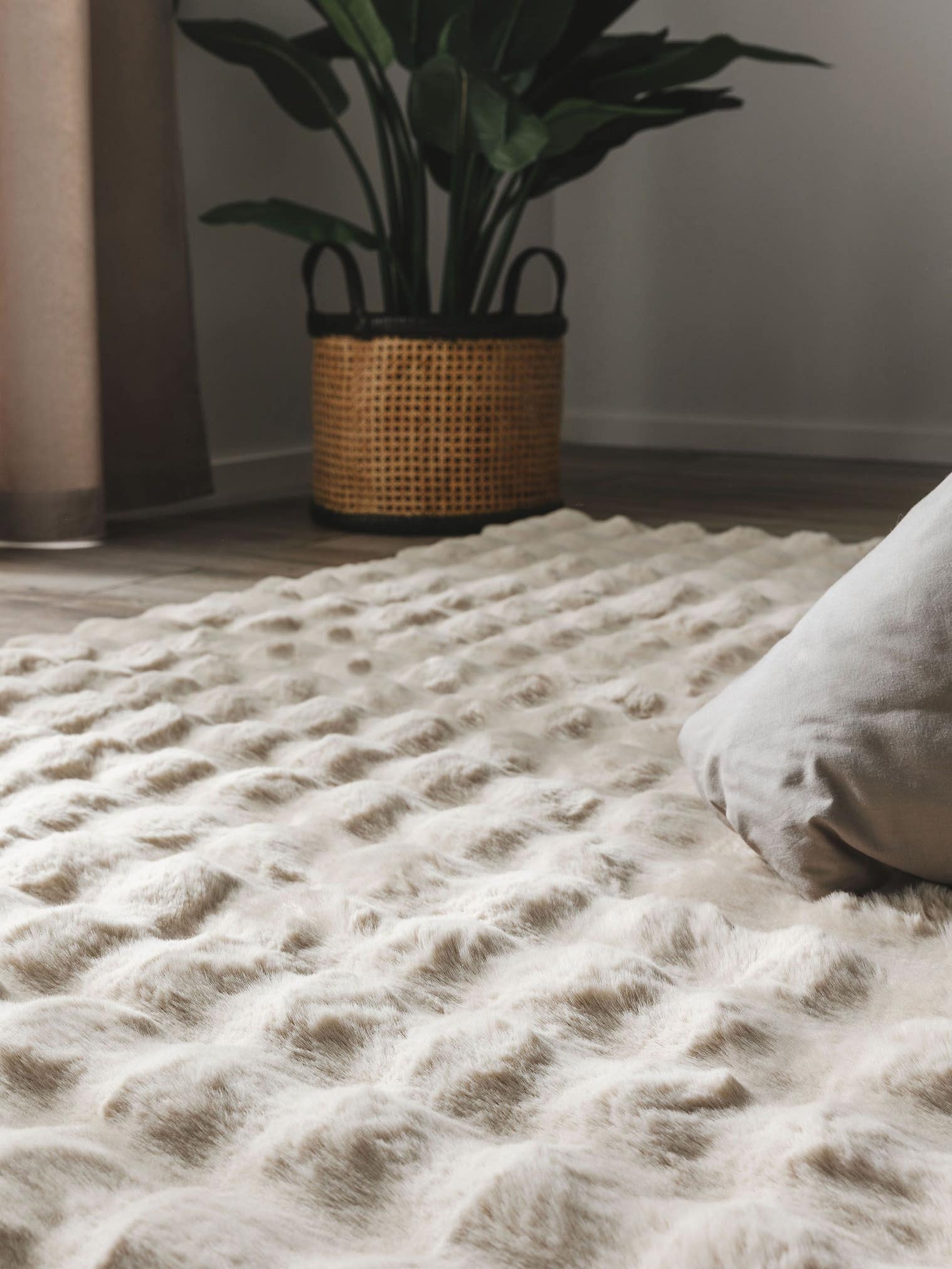 Rug made of 100% Polyester in Beige with a 21 - 30 mm high pile by benuta Nest