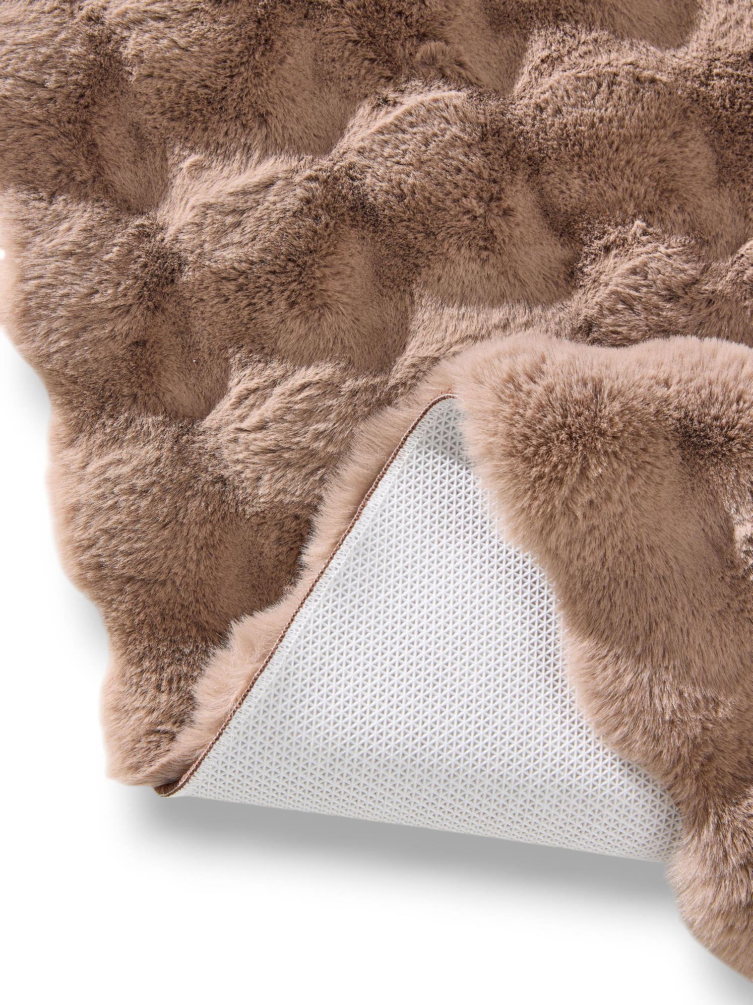 Teppich aus 100% Polyester in Brown mit 21 - 30 mm hohem Flor von benuta Nest