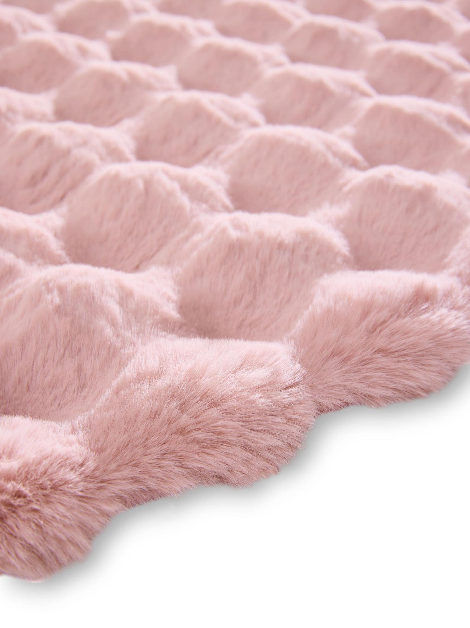 Rug made of 100% Polyester in Pink with a 21 - 30 mm high pile by benuta Nest