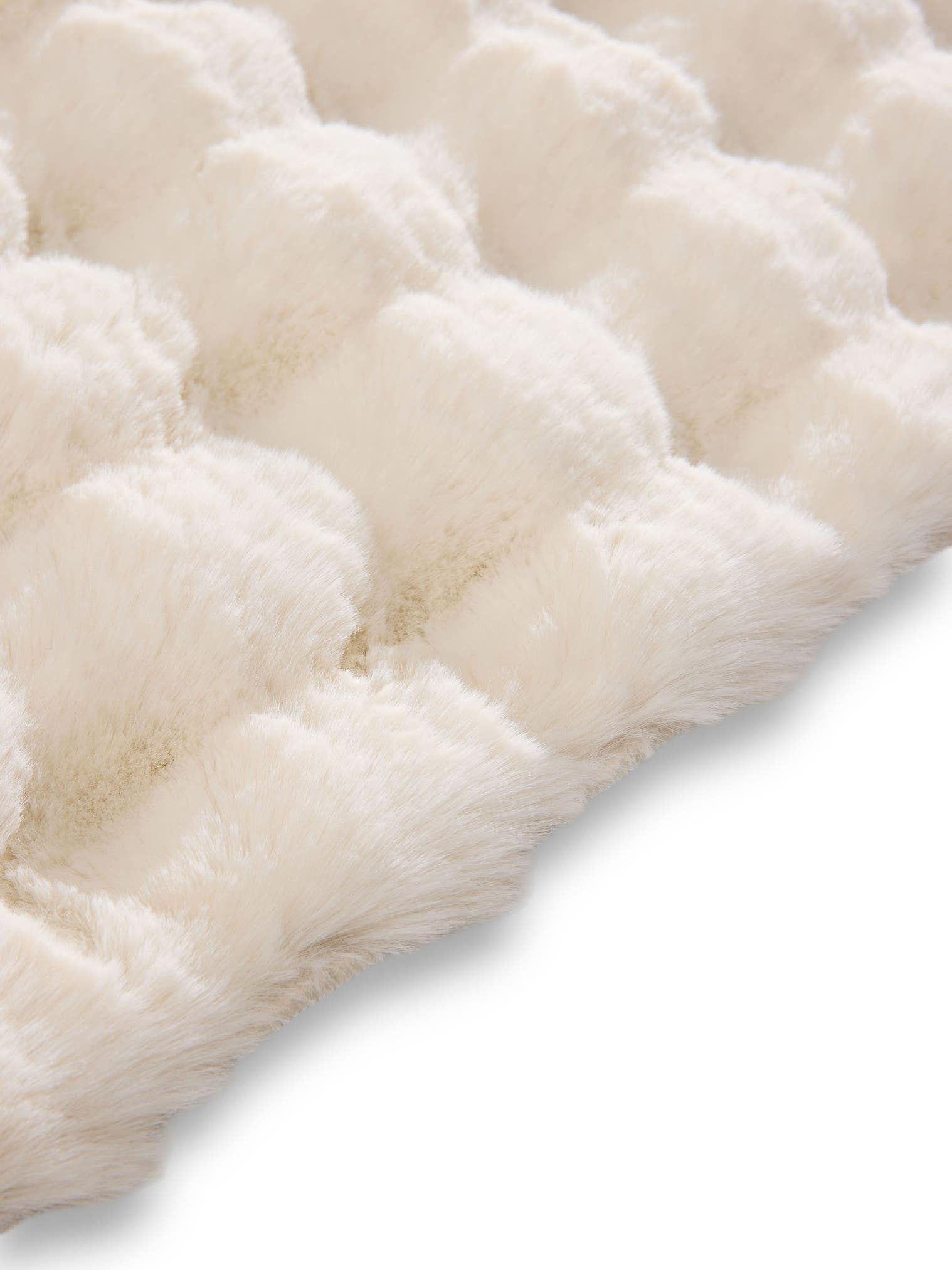 Teppich aus 100% Polyester in Beige mit 21 - 30 mm hohem Flor von benuta Nest