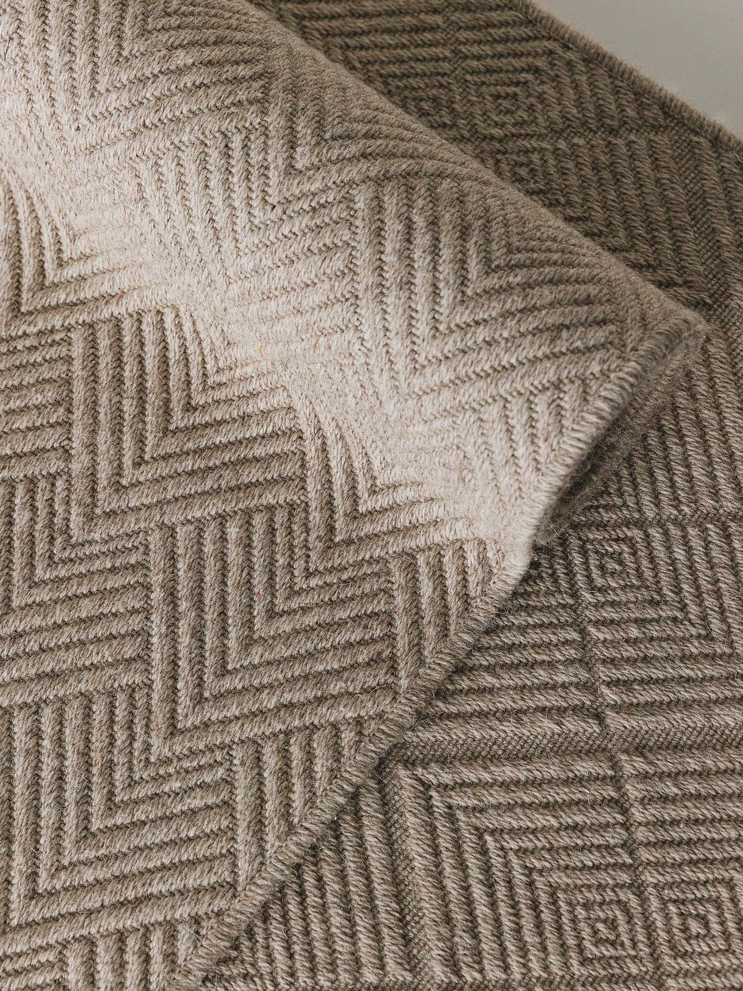 Tapis en 100% Laine en Beige avec une pile de 1- 5 mm de hauteur de benuta Pure