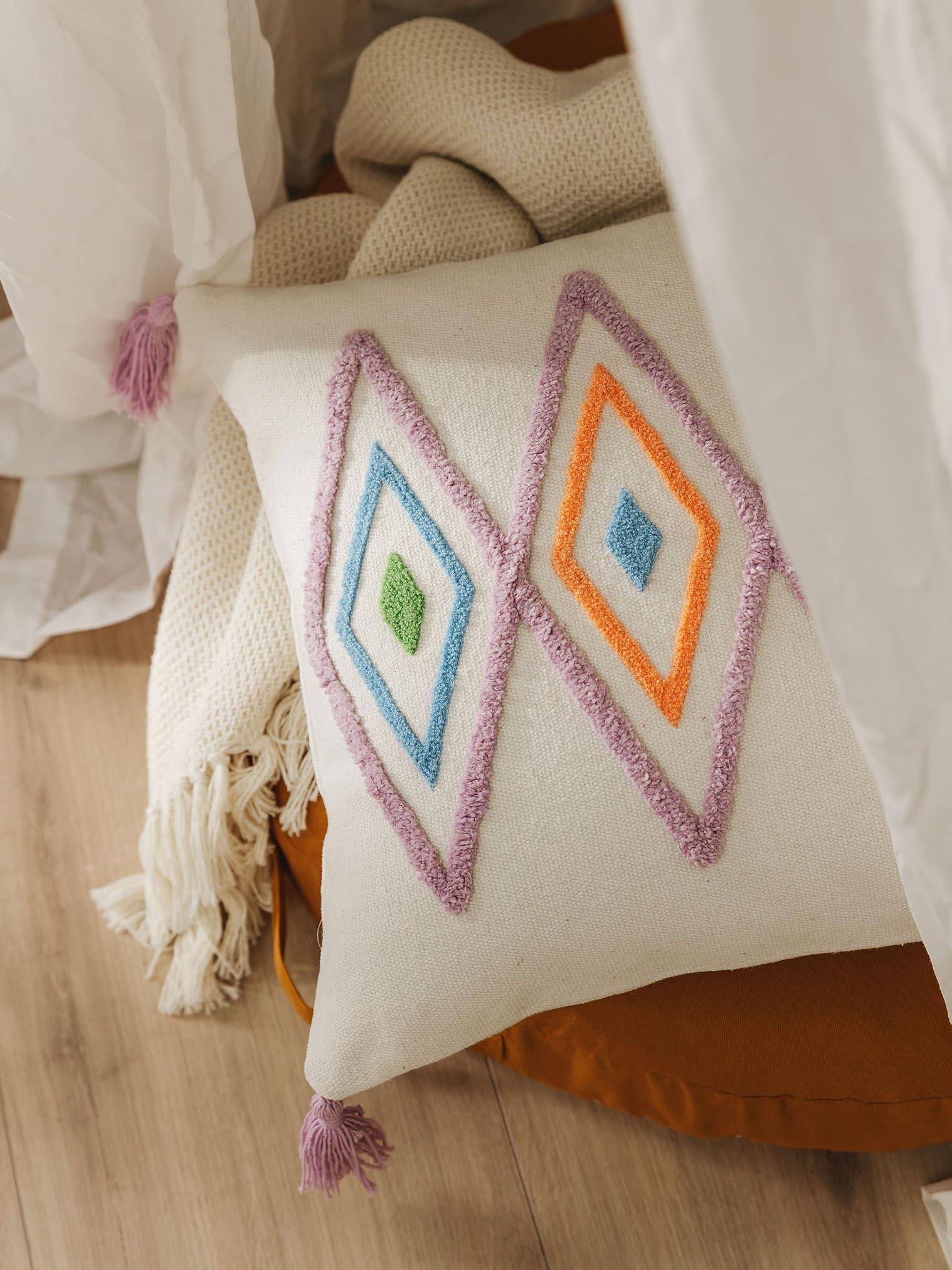 Housse de coussin Malika Multicouleur en motif Berbère en 95% Coton, 5% Acrylique de Lytte