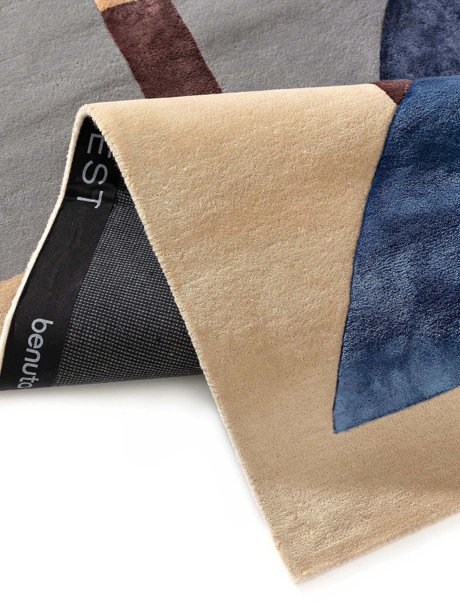 Tapijt van 60% Wol, 40% Lyocell (TENCEL™) in Veelkleurig met een 6 - 10 mm hoge pool van benuta Finest