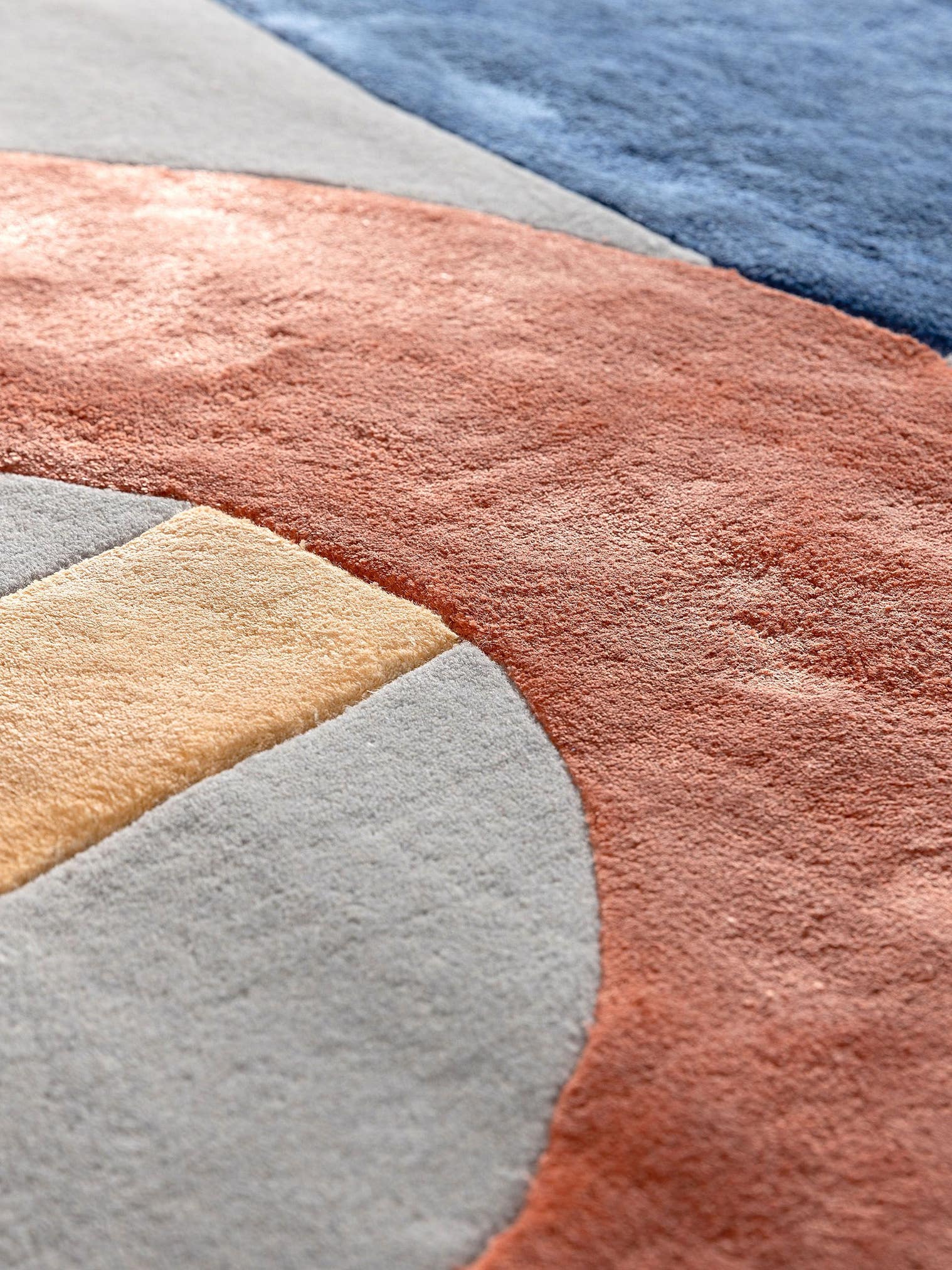 Tapijt van 60% Wol, 40% Lyocell (TENCEL™) in Veelkleurig met een 6 - 10 mm hoge pool van benuta Finest
