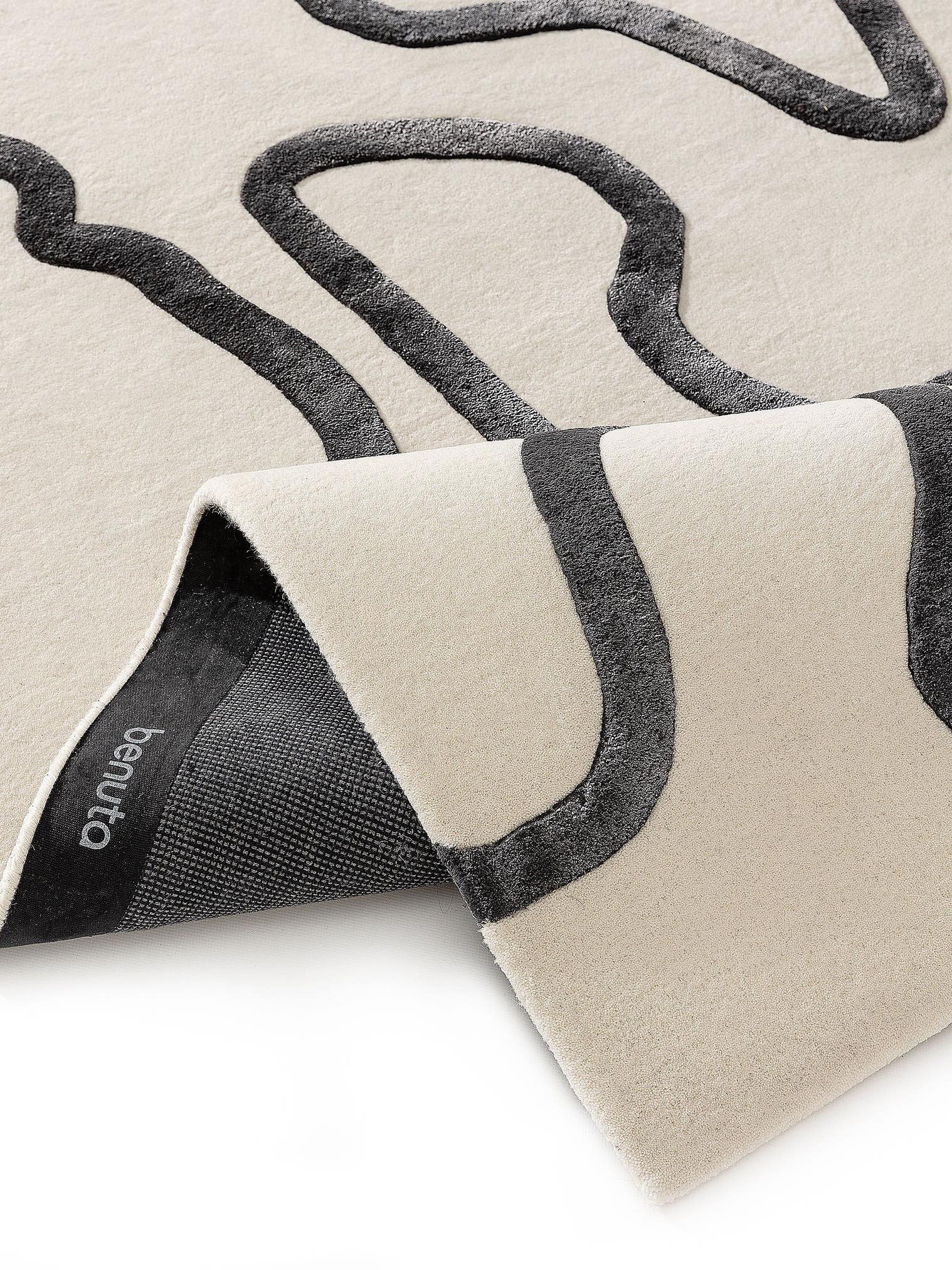 Tæppe af 75% Uld, 25% Lyocell (TENCEL™) i Sort/Hvid med 6 - 10 mm høj luv fra benuta Finest