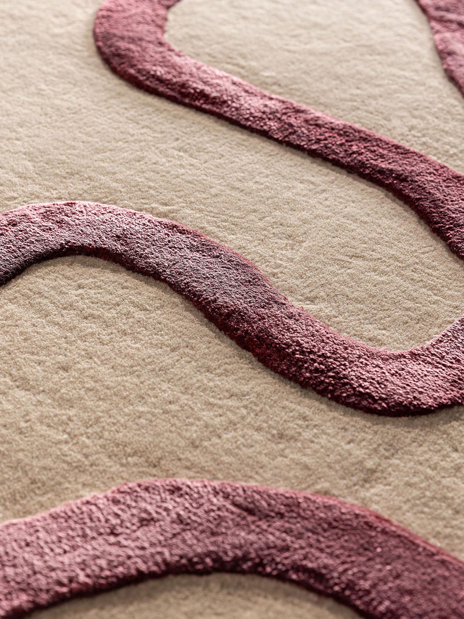 Tæppe af 75% Uld, 25% Lyocell (TENCEL™) i Beige med 6 - 10 mm høj luv fra benuta Finest