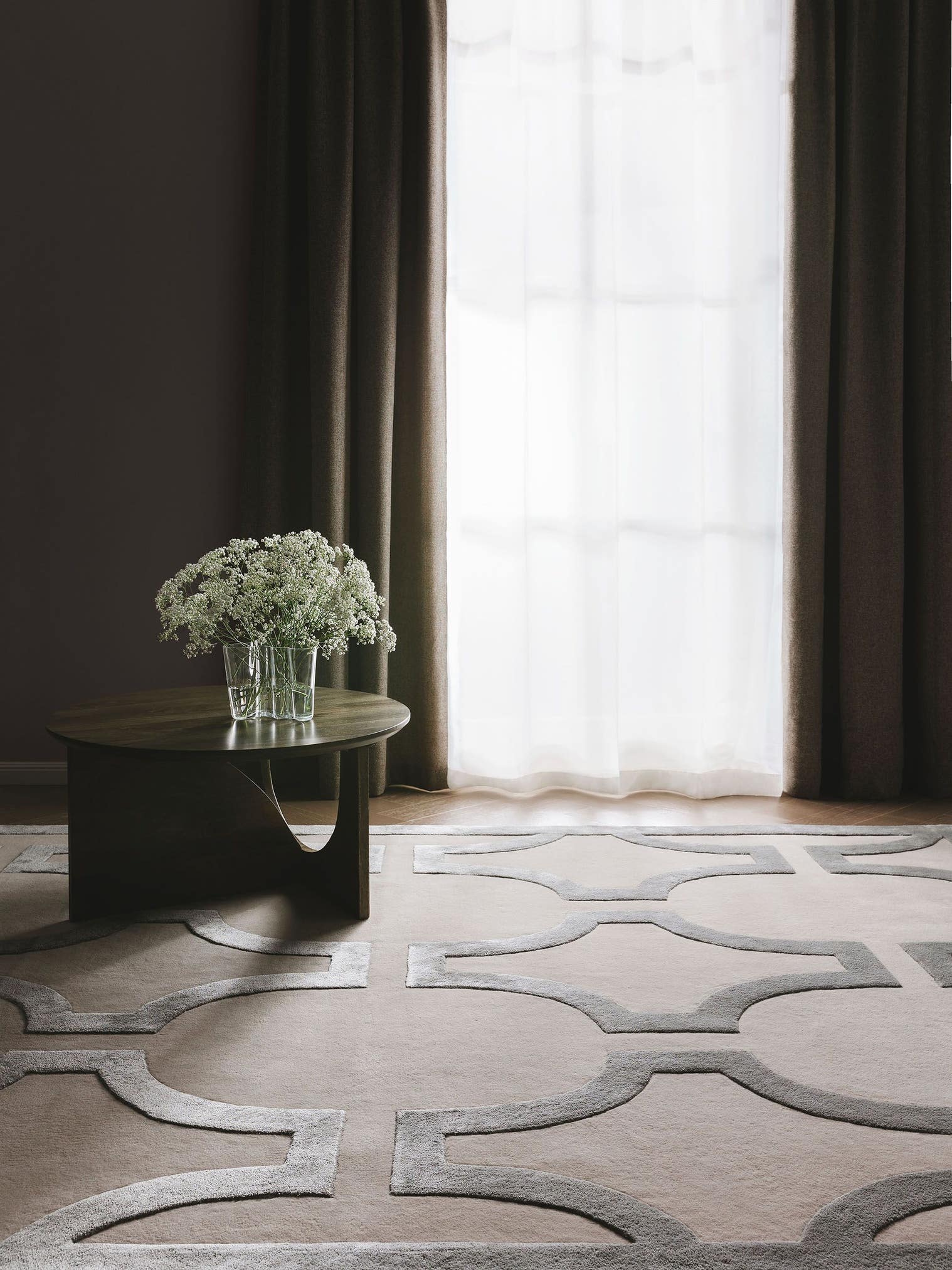 Tapijt van 65% Wol, 35% Lyocell (TENCEL™) in Beige met een 6 - 10 mm hoge pool van benuta Finest