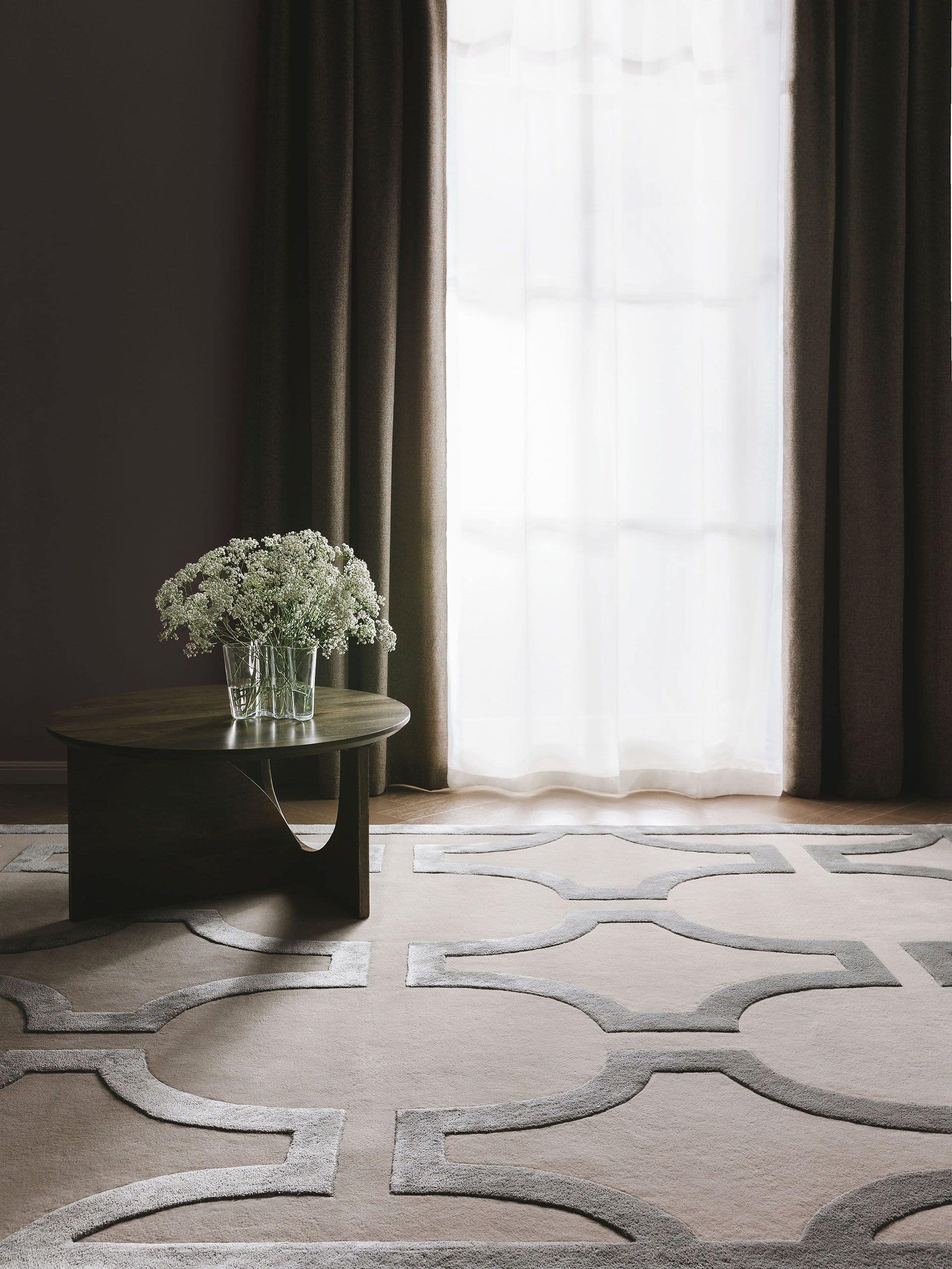 Tapijt van 65% Wol, 35% Lyocell (TENCEL™) in Beige met een 6 - 10 mm hoge pool van benuta Finest