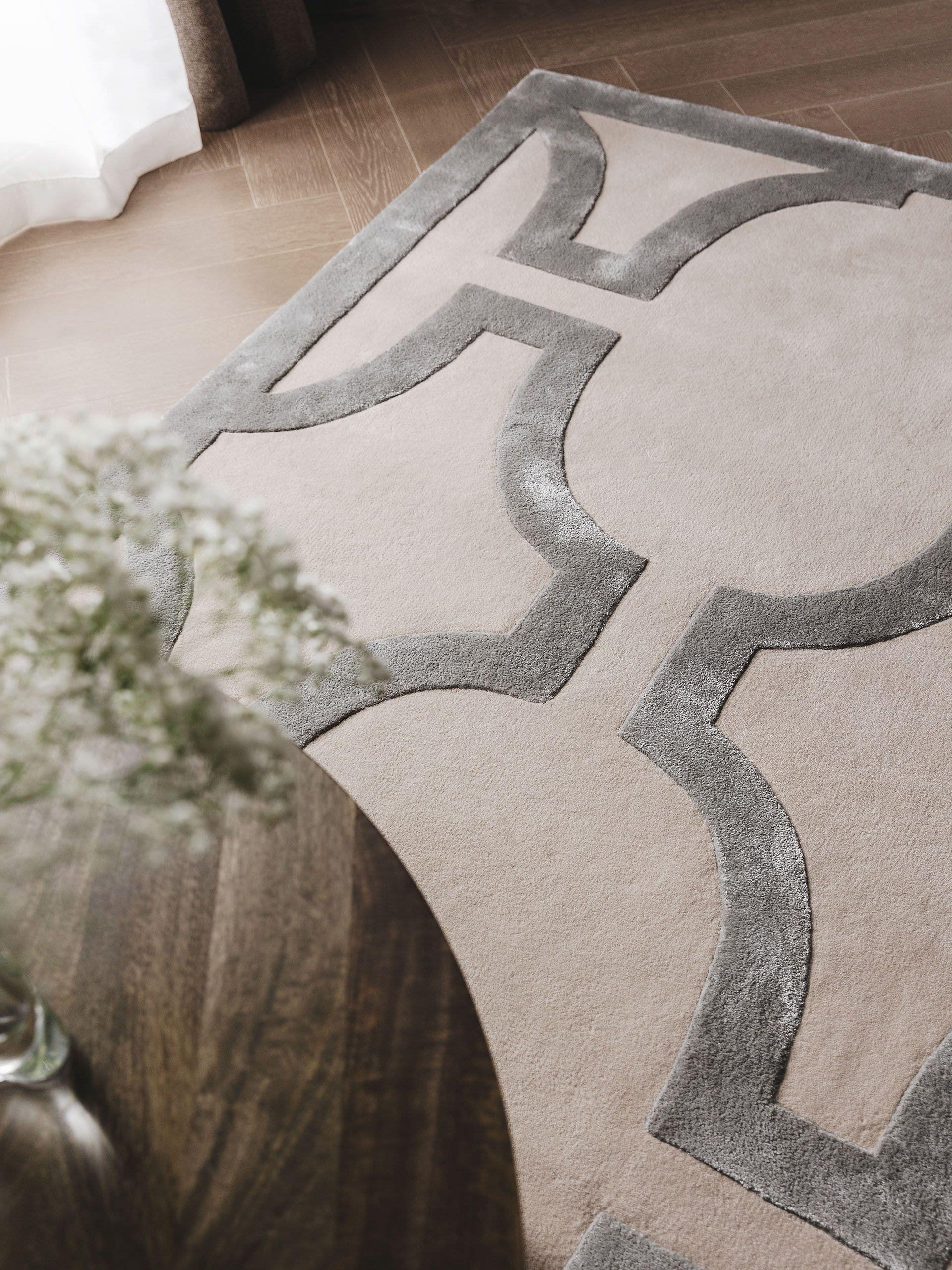 Tapijt van 65% Wol, 35% Lyocell (TENCEL™) in Beige met een 6 - 10 mm hoge pool van benuta Finest