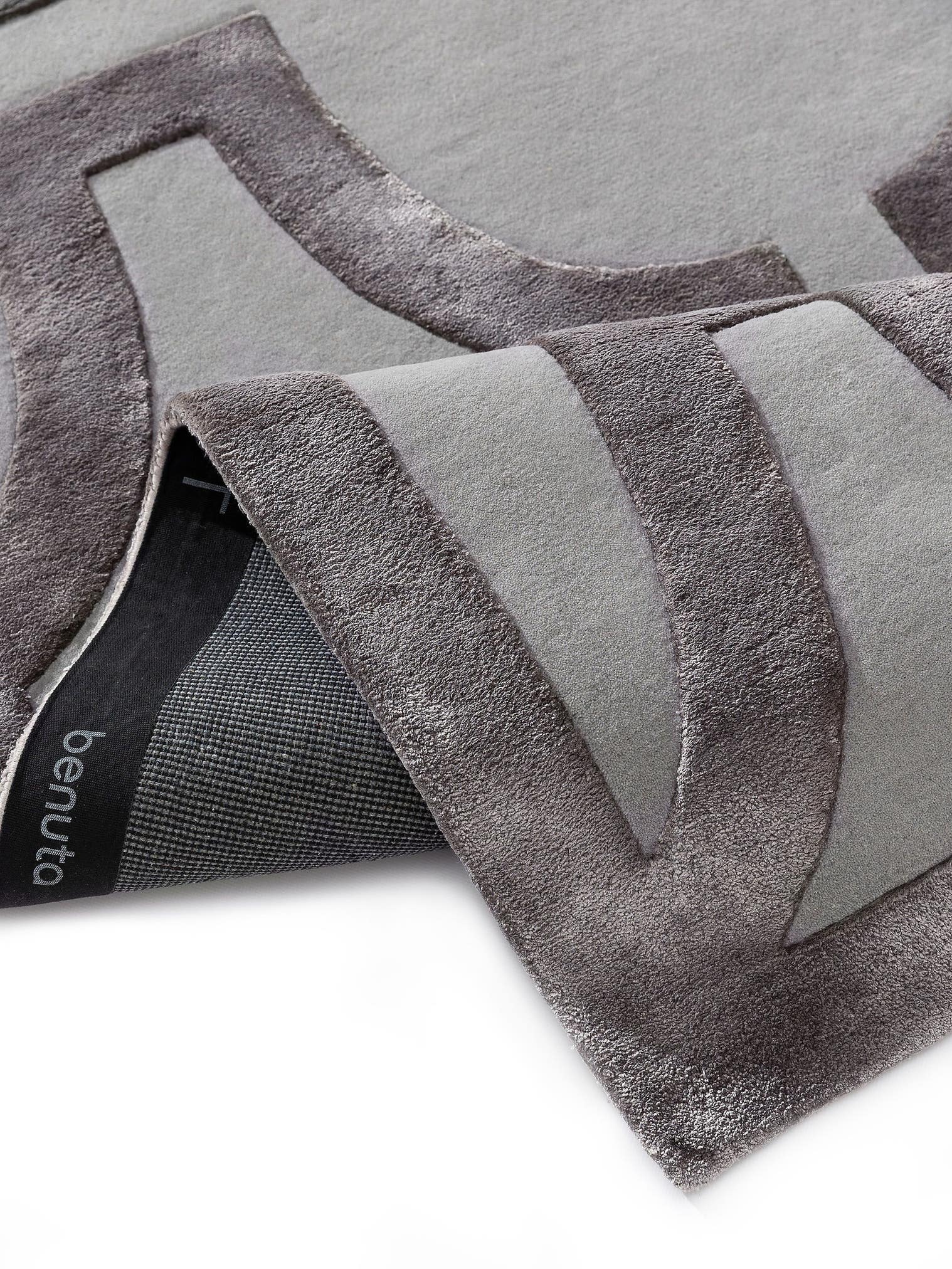 Tapijt van 65% Wol, 35% Lyocell (TENCEL™) in Grijs met een 6 - 10 mm hoge pool van benuta Finest