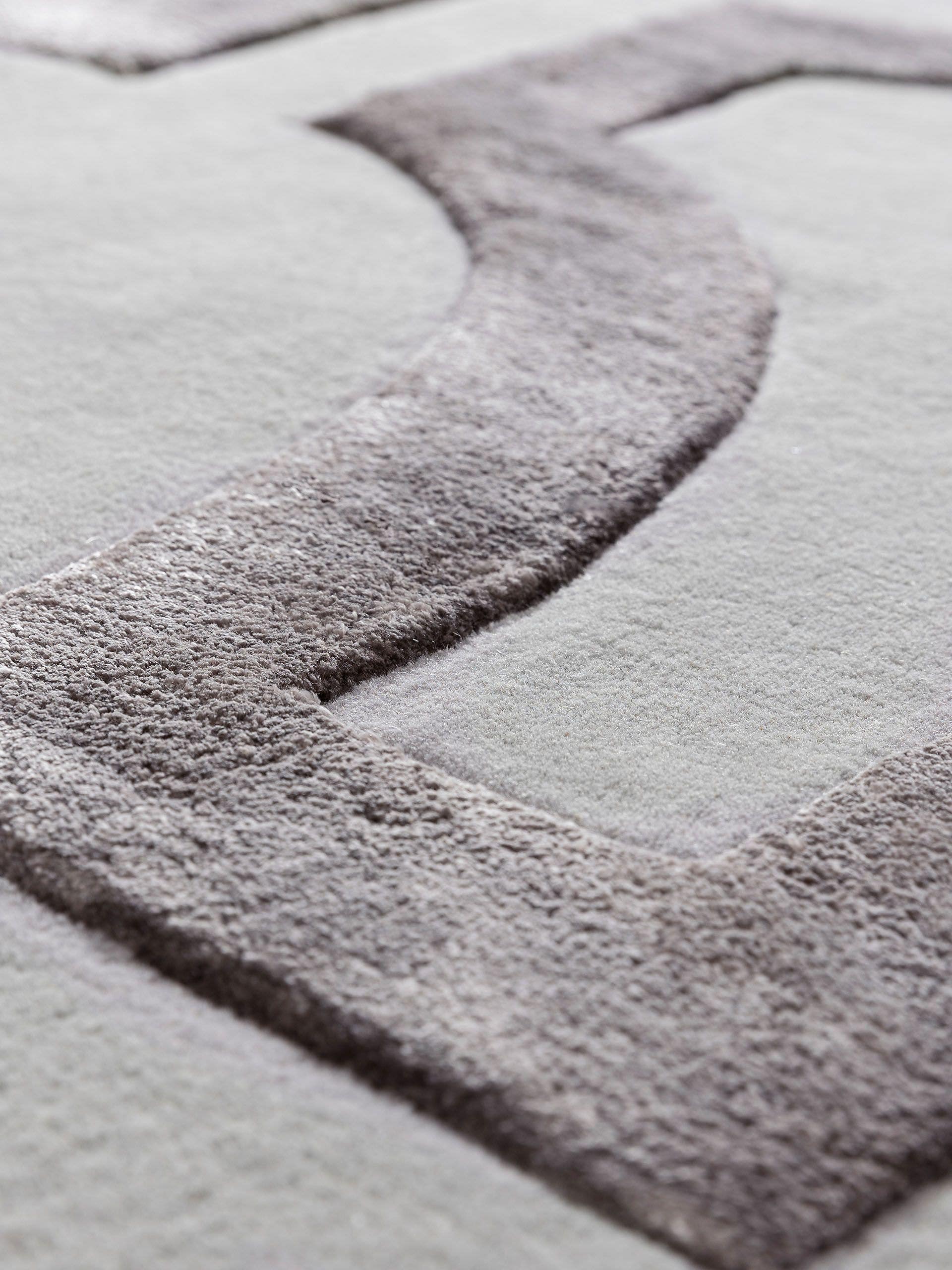 Dywan z 65% Wełna, 35% Lyocell (TENCEL™) w kolorze szary z włosiem 6 - 10 mm wysokim od benuta Finest