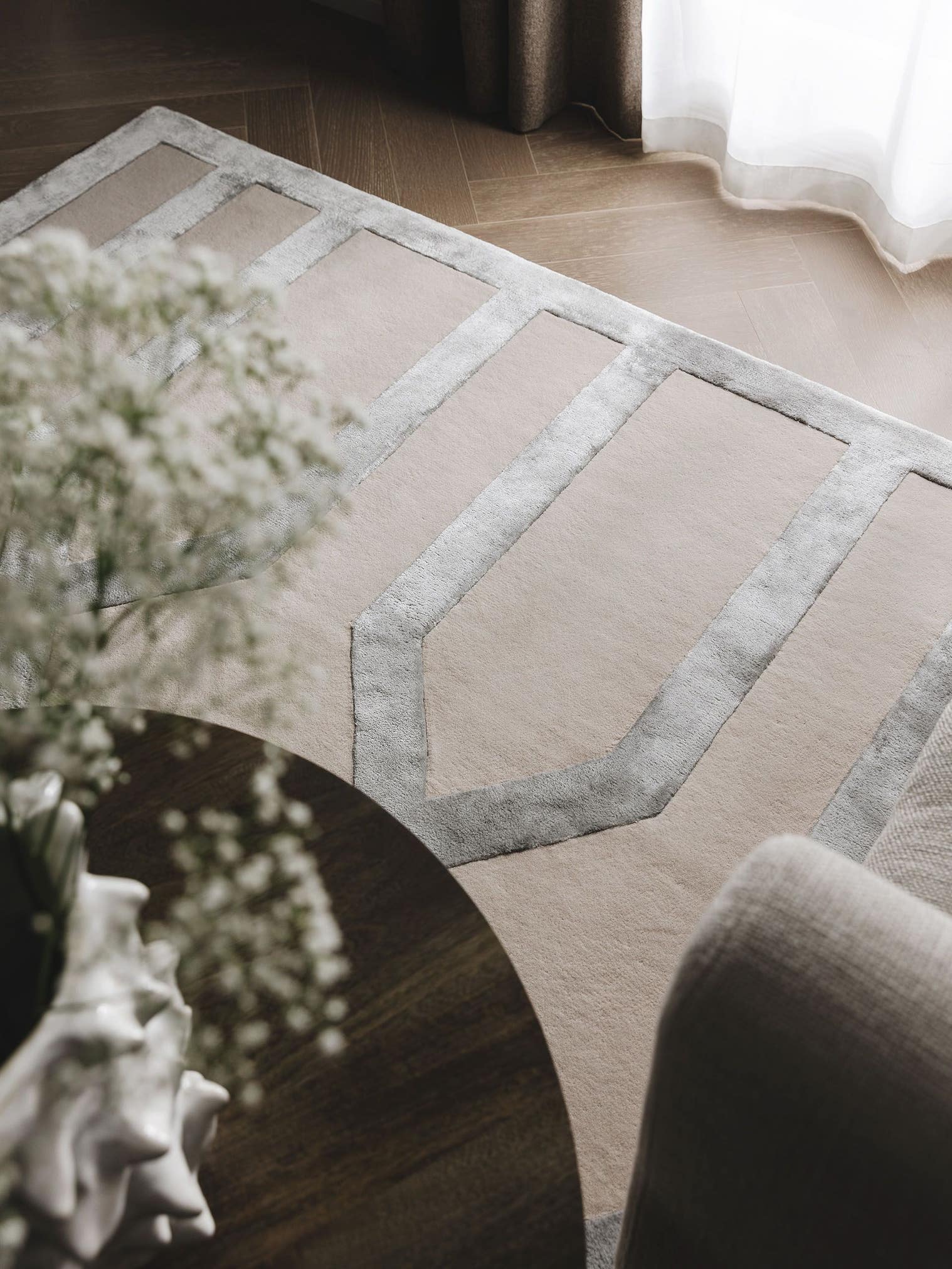 Dywan z 60% Wełna, 40% Lyocell (TENCEL™) w kolorze beżowy z włosiem 6 - 10 mm wysokim od benuta Finest