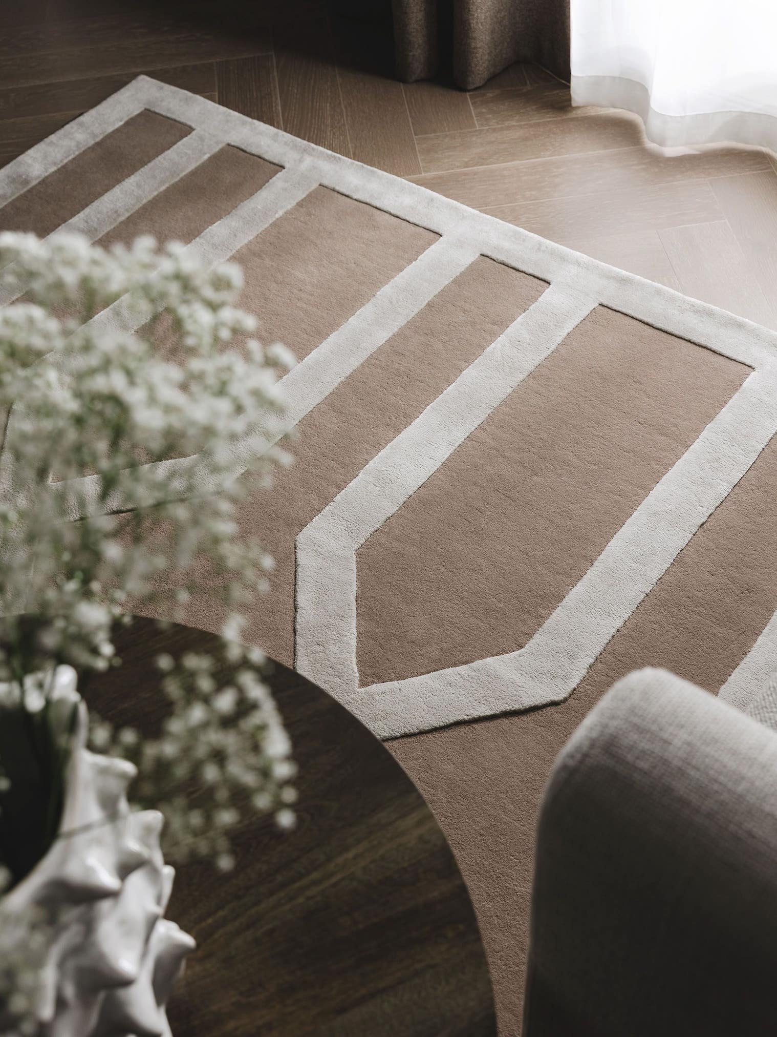 Rug made of 60% Wool, 40% Lyocell (TENCEL™) in Beige with a 6 - 10 mm high pile by benuta Finest