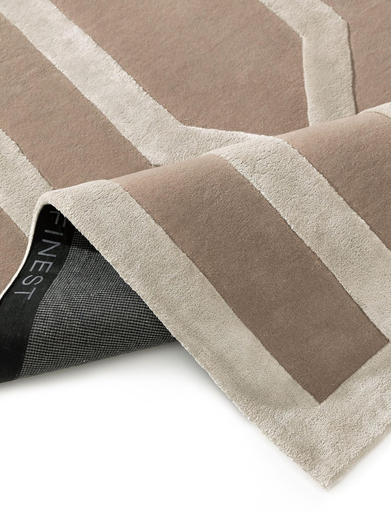 Rug made of 60% Wool, 40% Lyocell (TENCEL™) in Beige with a 6 - 10 mm high pile by benuta Finest