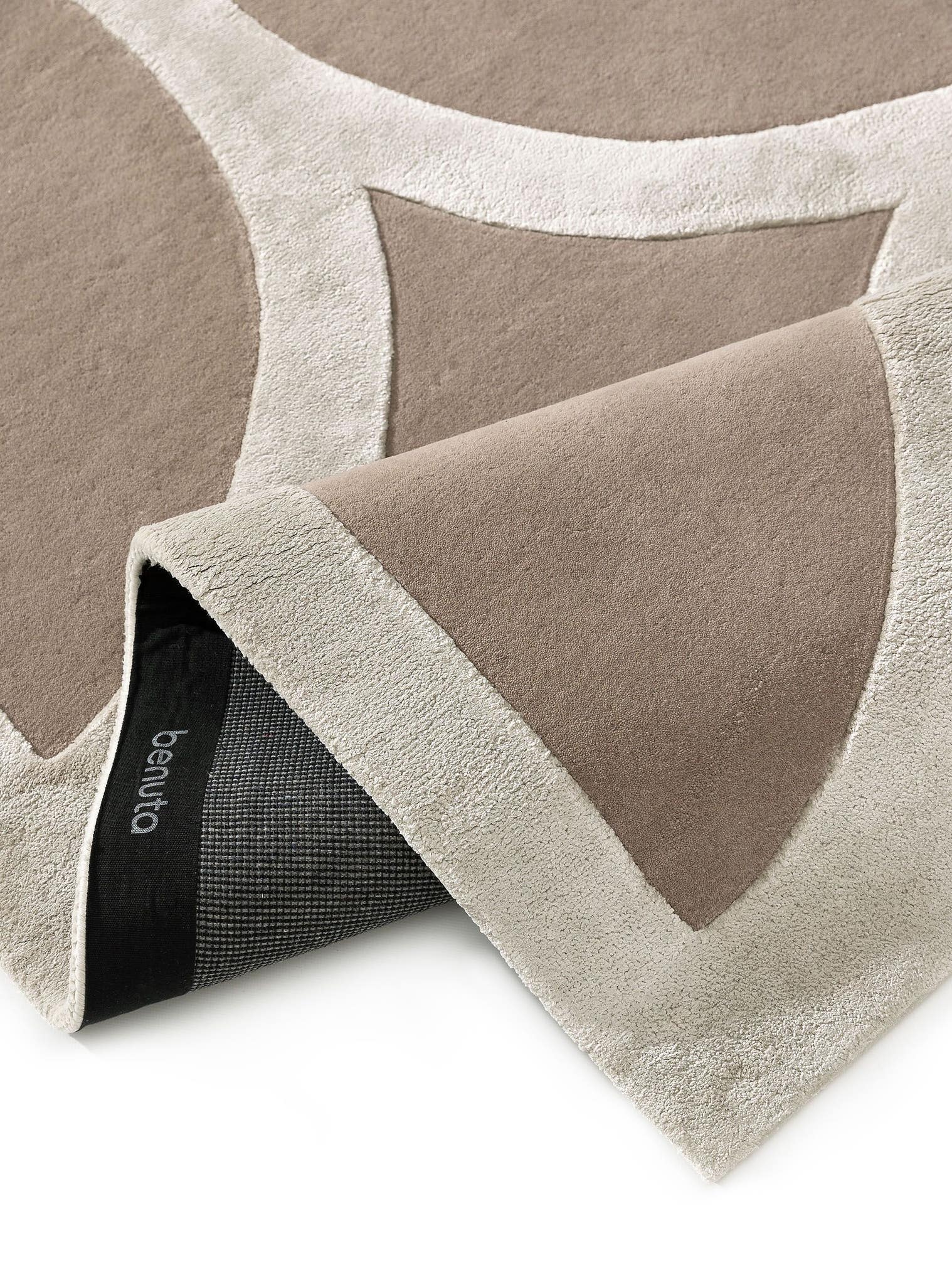 Dywan z 65% Wełna, 35% Lyocell (TENCEL™) w kolorze beżowy z włosiem 6 - 10 mm wysokim od benuta Finest