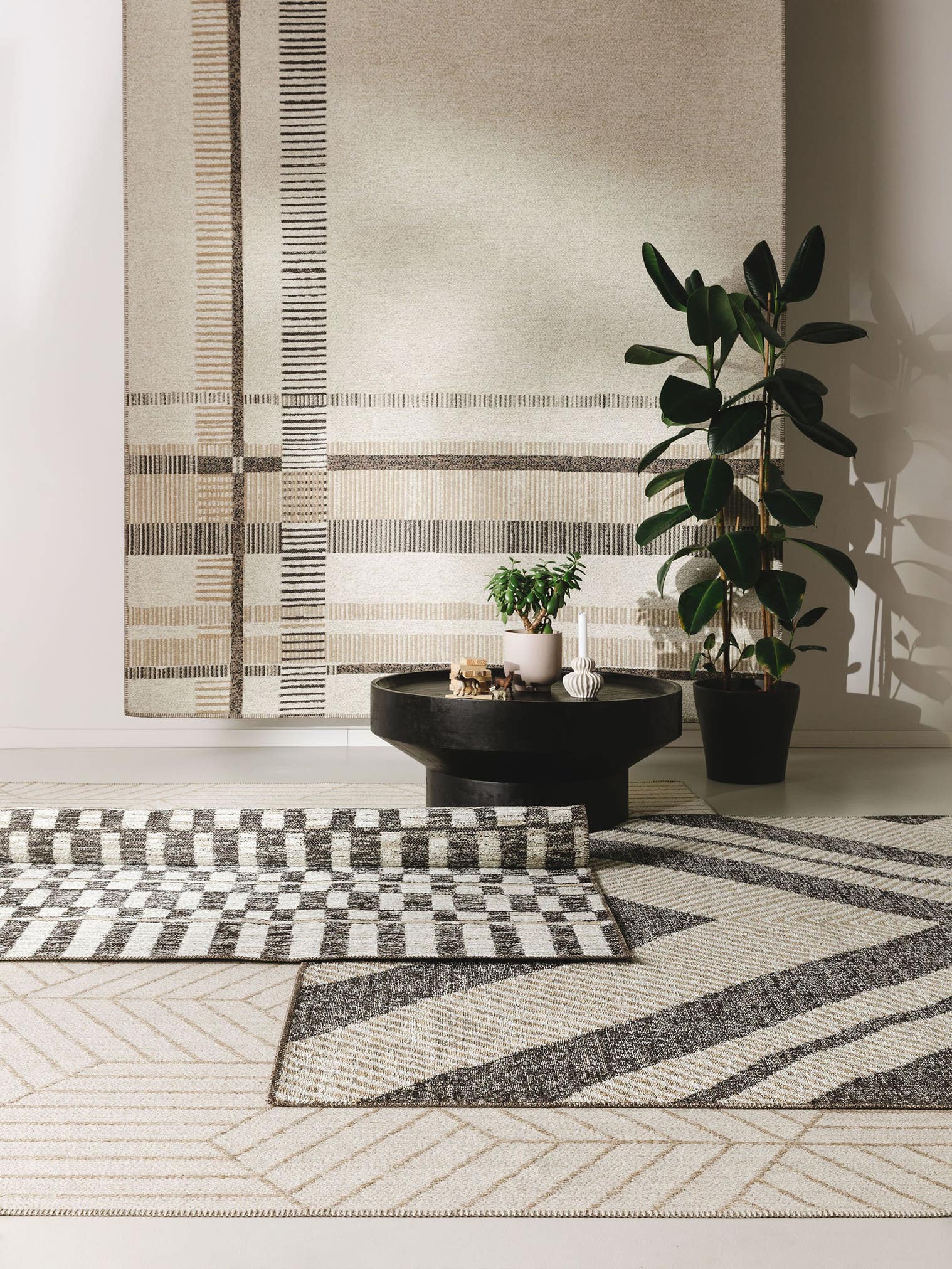 Rug made of 65% Polyester (recycled PET), 35% Jute in Beige with a 1- 5 mm high pile by benuta Nest