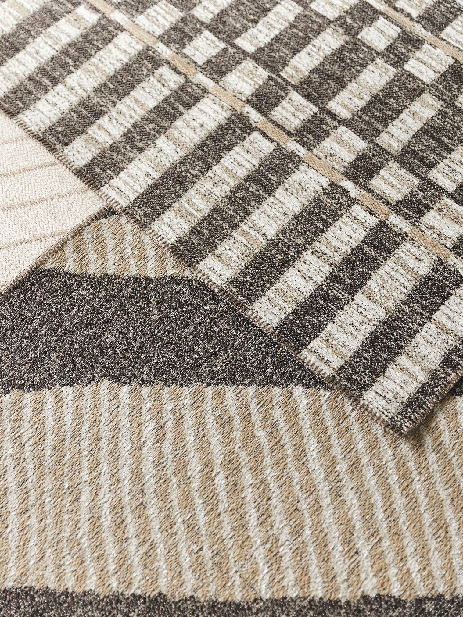 Matta av 65% Polyester (återvunnen PET-plast), 35% Jute i Beige med 1- 5 mm hög lugg från benuta Nest