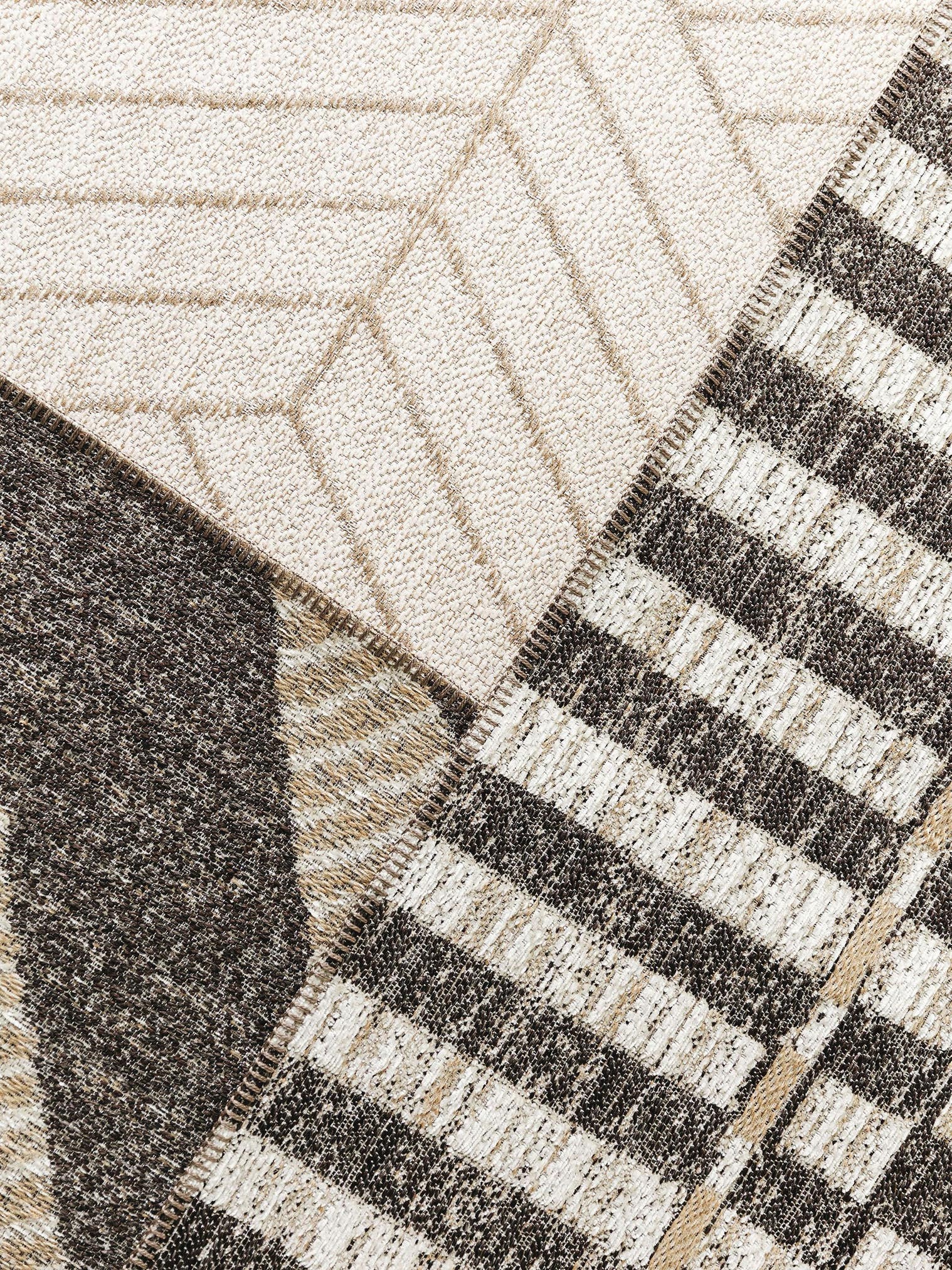 Tæppe af 65% Polyester (genanvendt PET), 35% Jute i Beige med 1- 5 mm høj luv fra benuta Nest