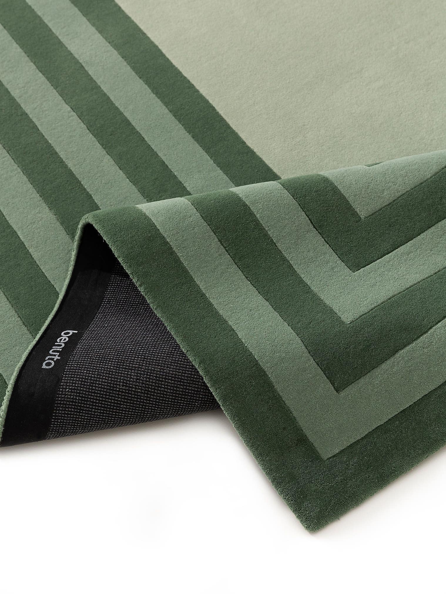 Rug made of 100% Wool in Green with a 6 - 10 mm high pile by benuta Finest
