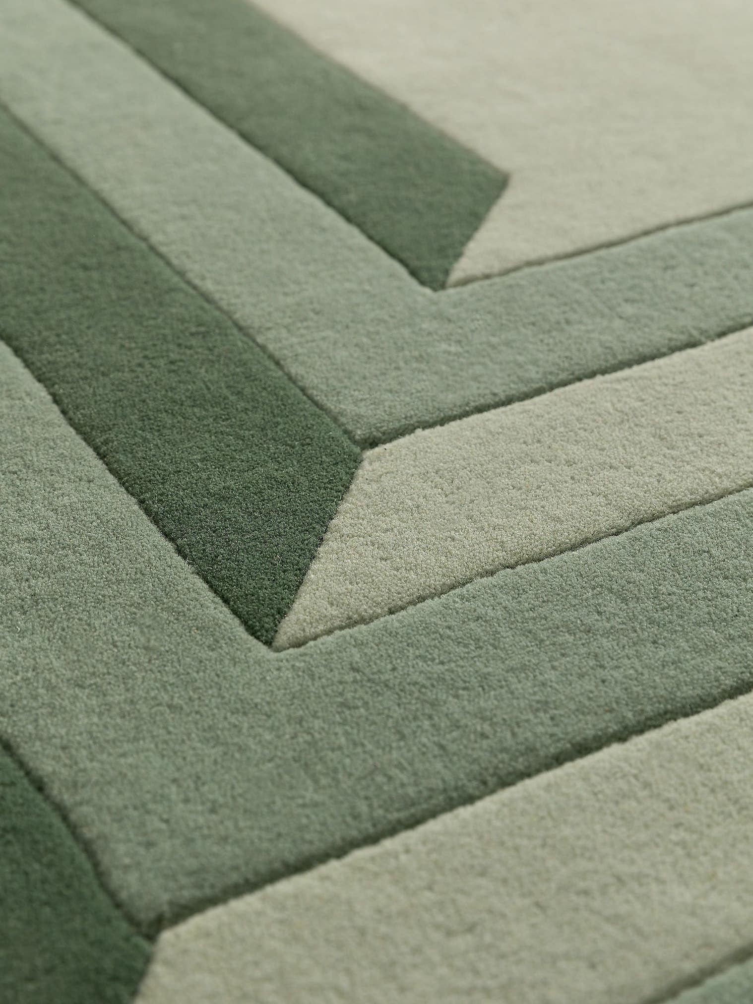 Rug made of 100% Wool in Green with a 6 - 10 mm high pile by benuta Finest